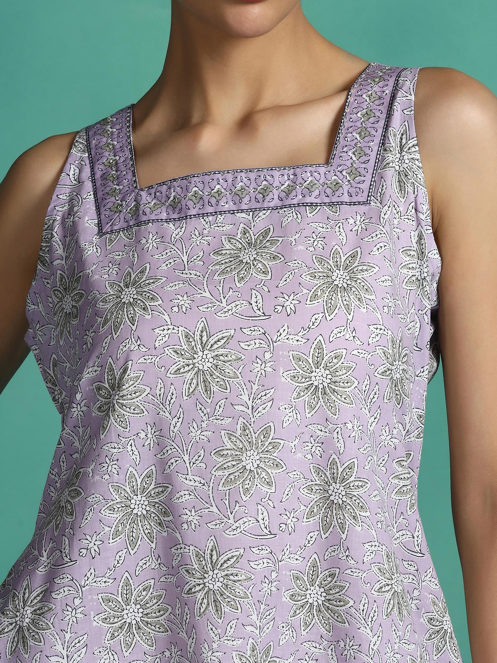 Women Cotton Lilac Floral Print Kurta.