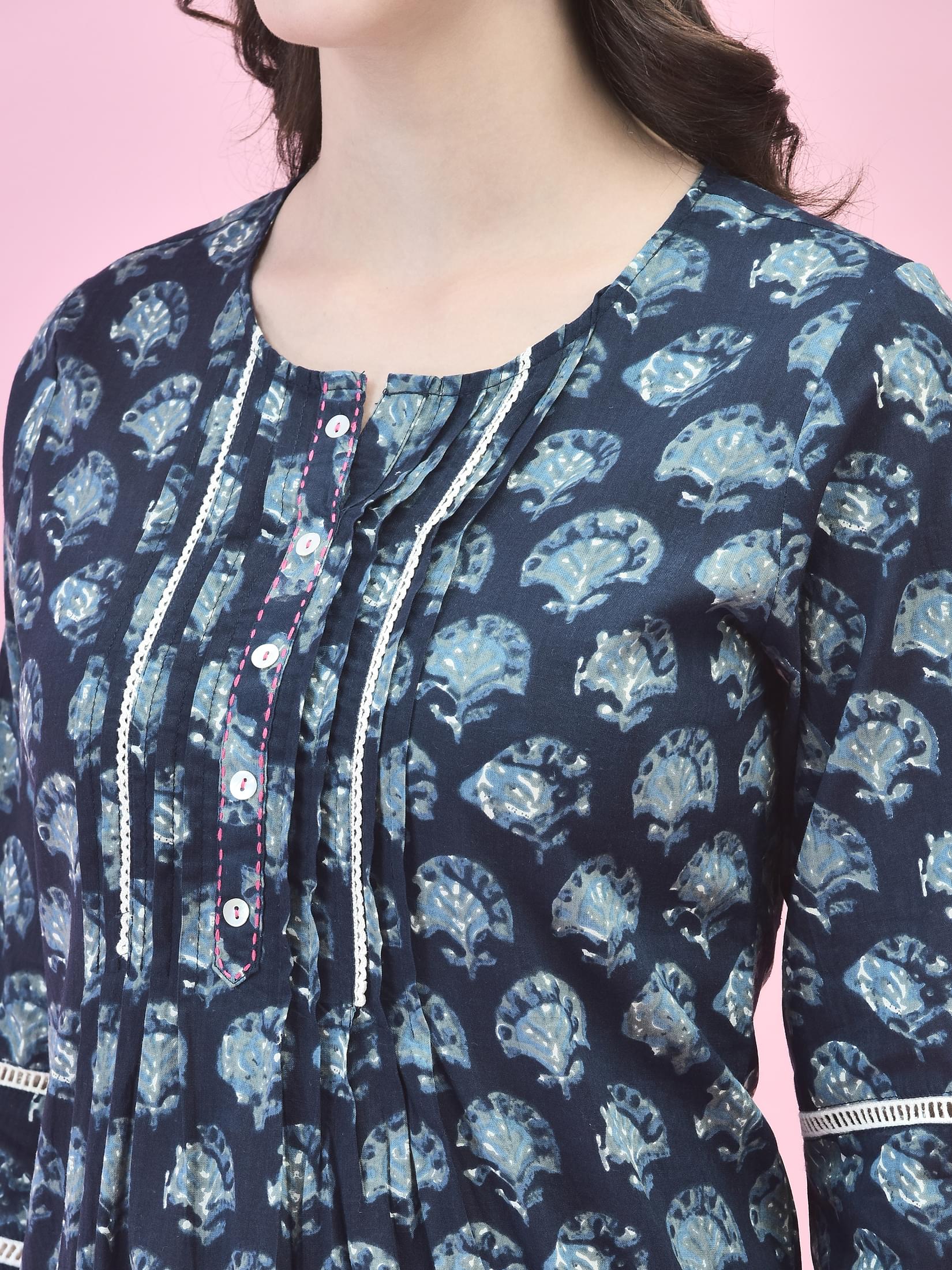 Women Cotton Indigo Floral Print Kurta.