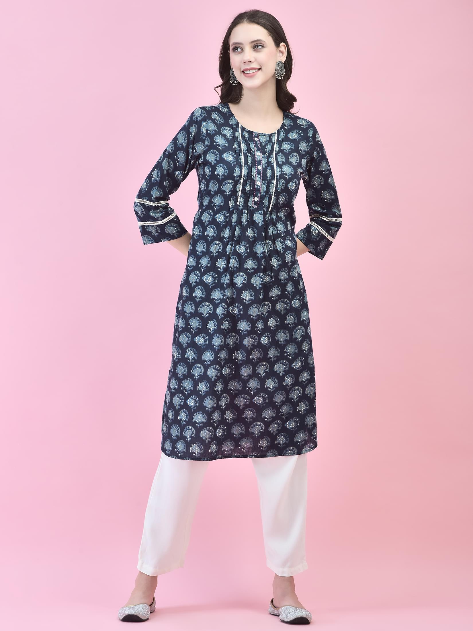 Women Cotton Indigo Floral Print Kurta.