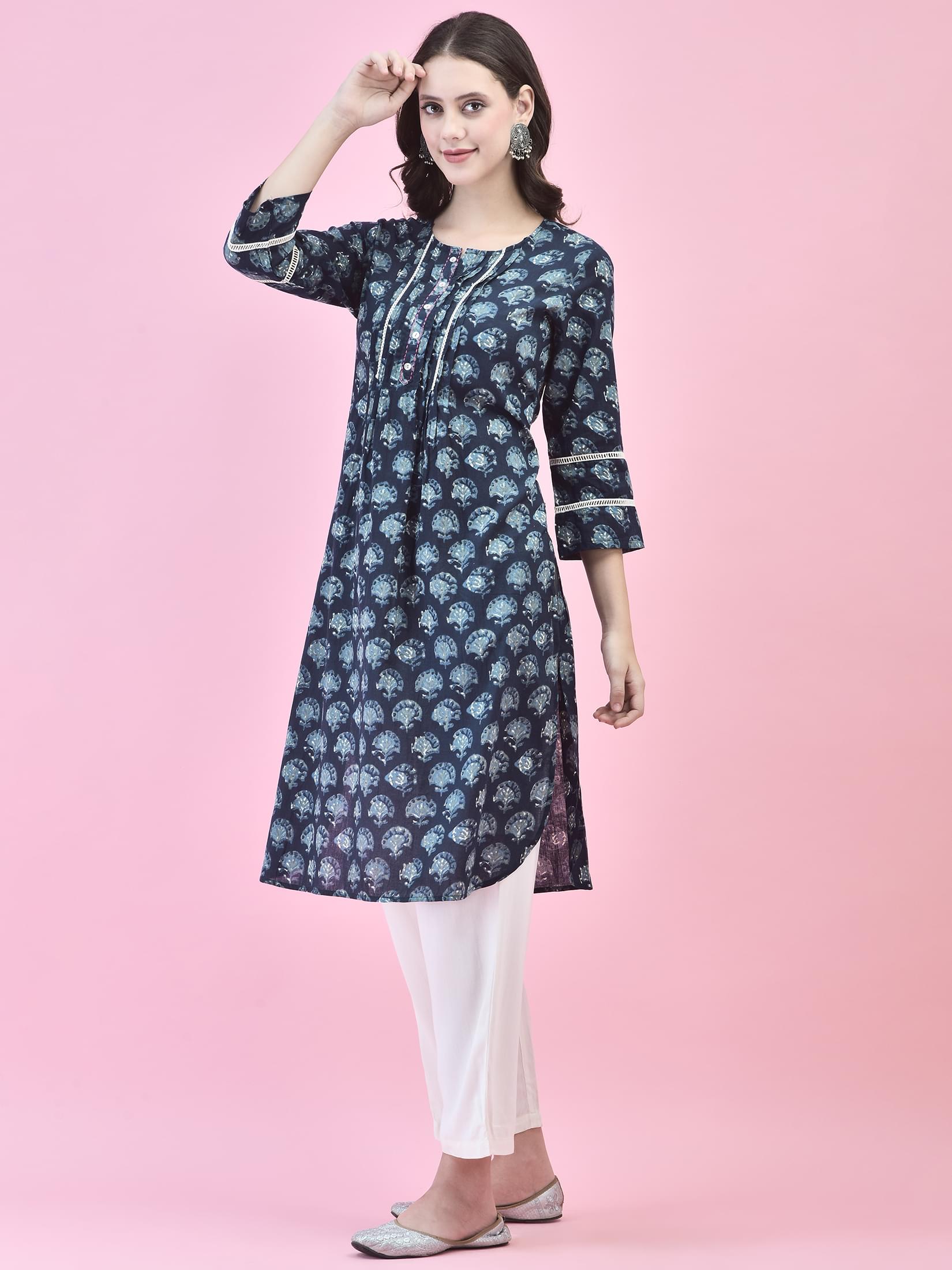 Women Cotton Indigo Floral Print Kurta.