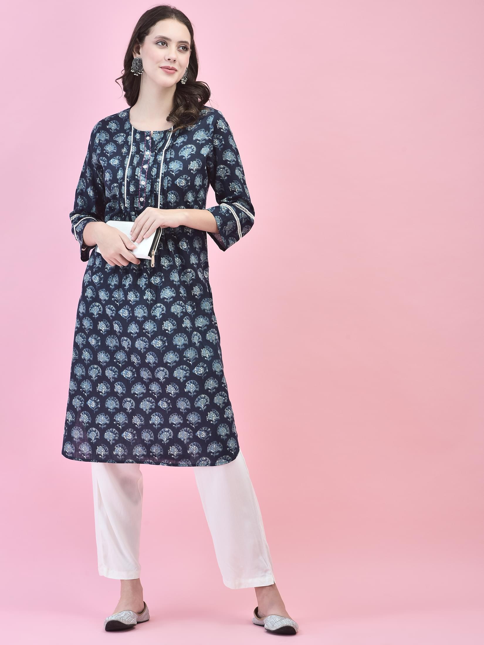 Women Cotton Indigo Floral Print Kurta.