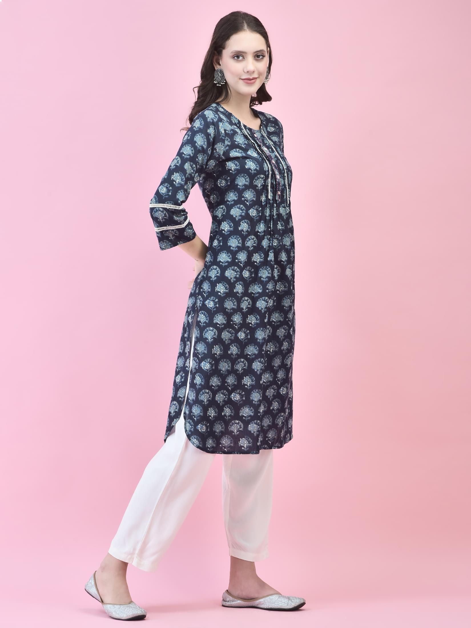 Women Cotton Indigo Floral Print Kurta.