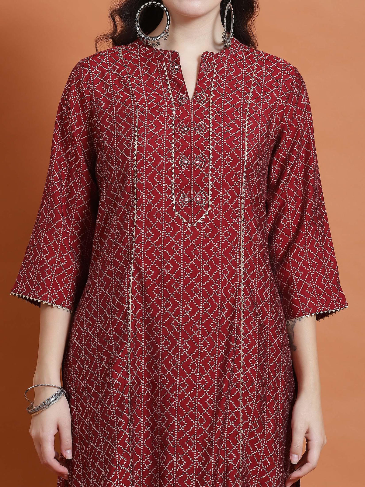 Women Maroon Geometric Print Kurta With Trouser.