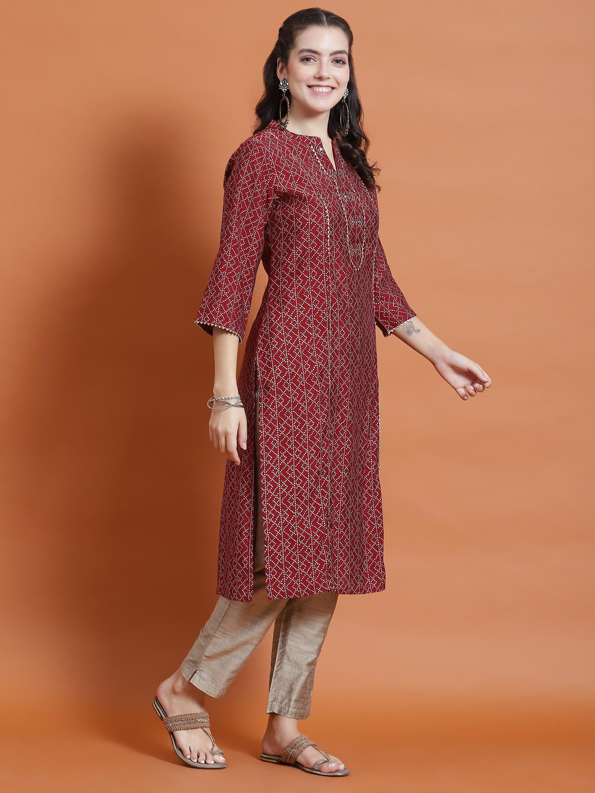 Women Maroon Geometric Print Kurta With Trouser.