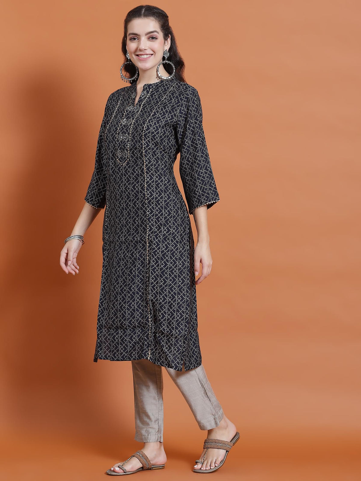 Women Navy Blue Geometric Print Kurta With Trouser.