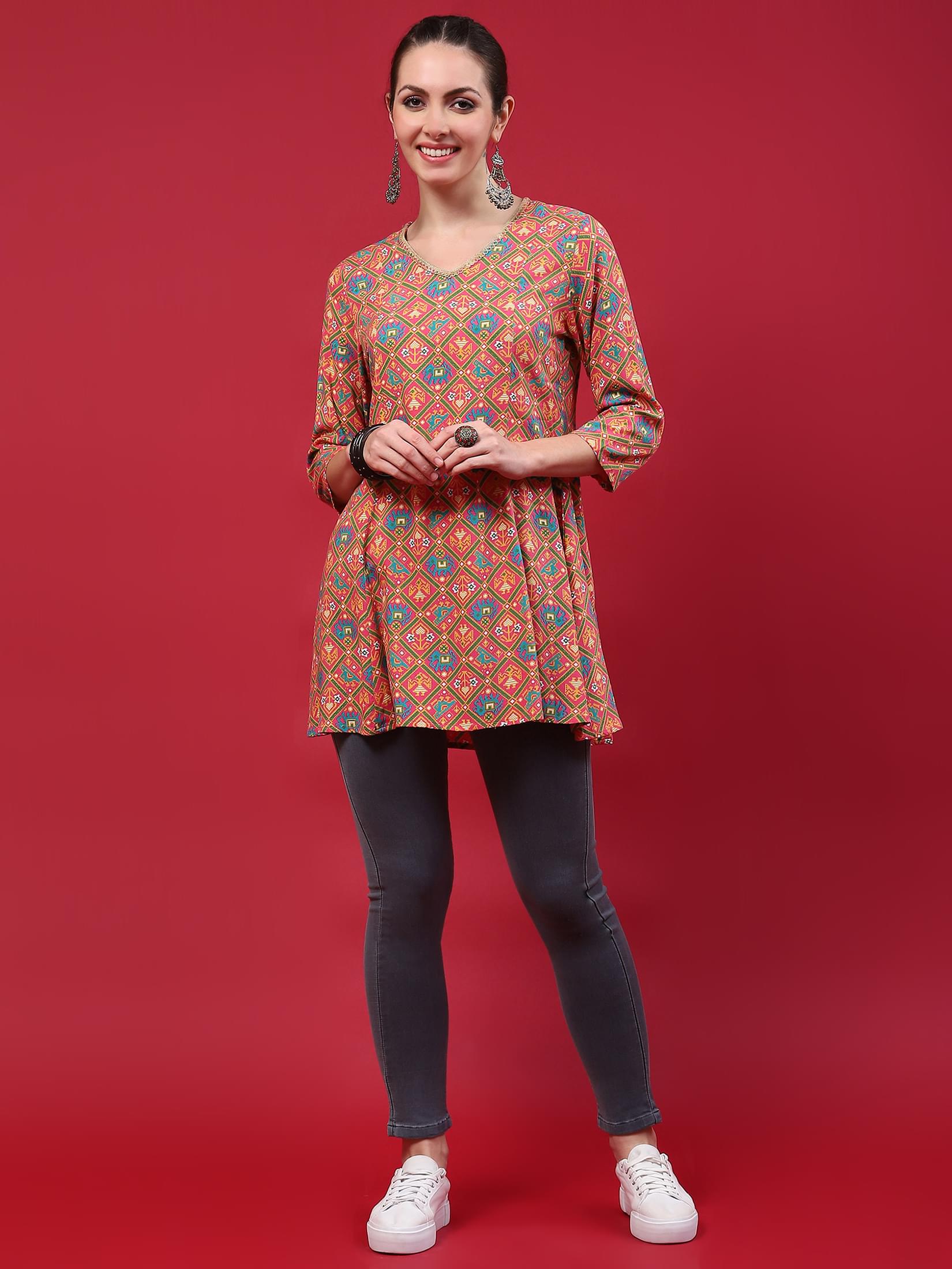 Women Pink Geometric Printed Tunic.