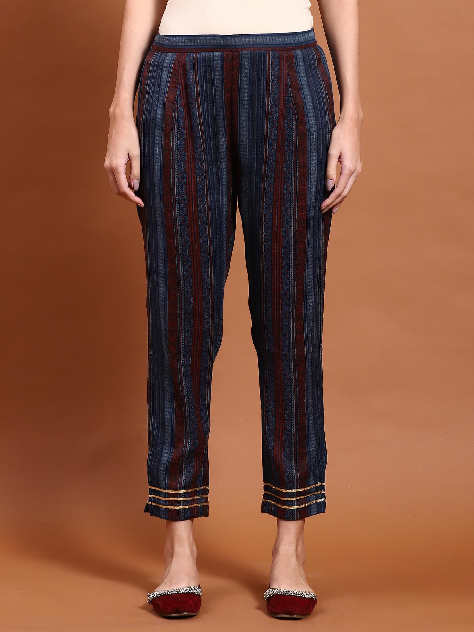 Women Navy Blue Geometric Print Kurta With Trouser.