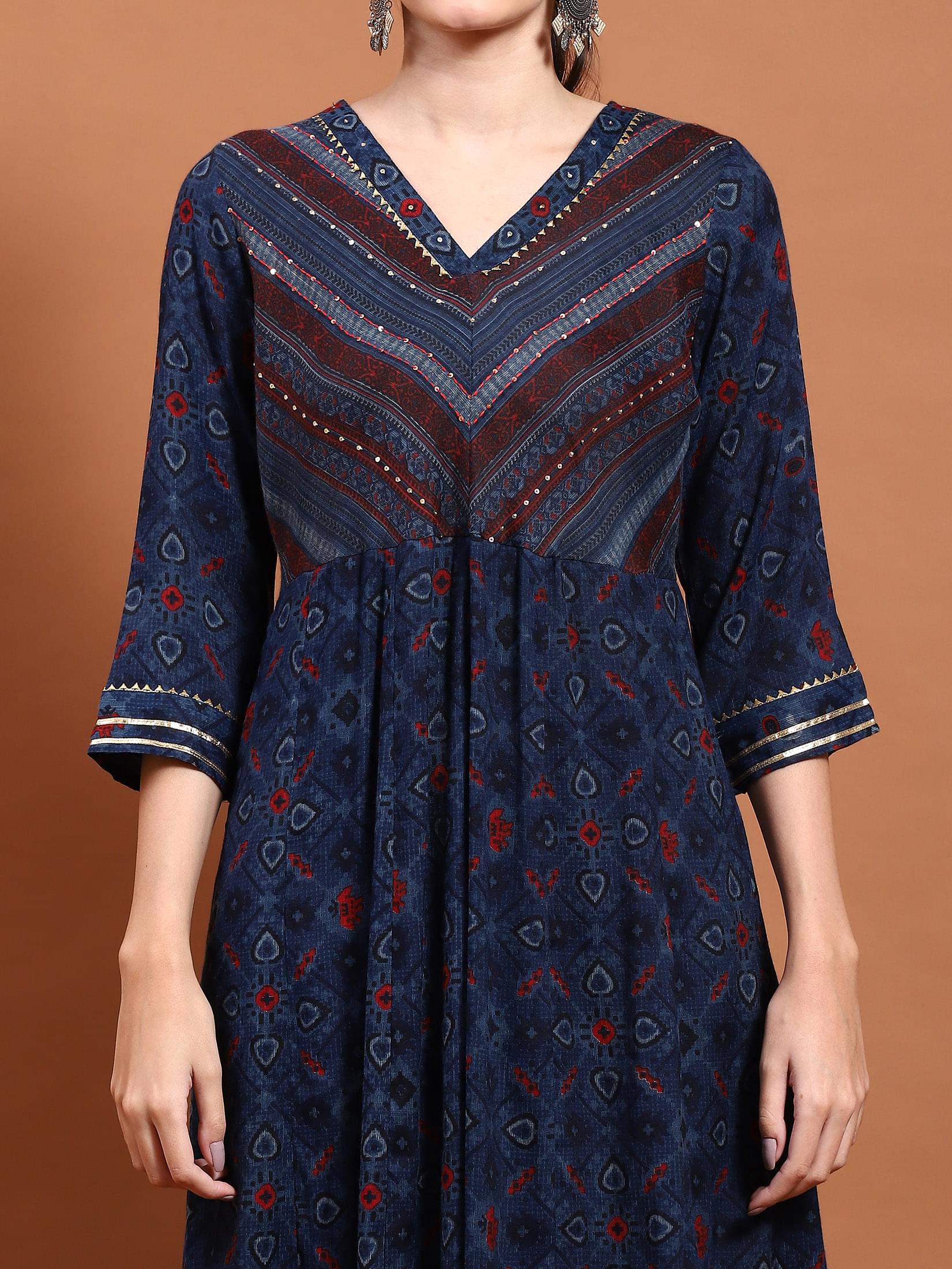 Women Navy Blue Geometric Print Kurta With Trouser.