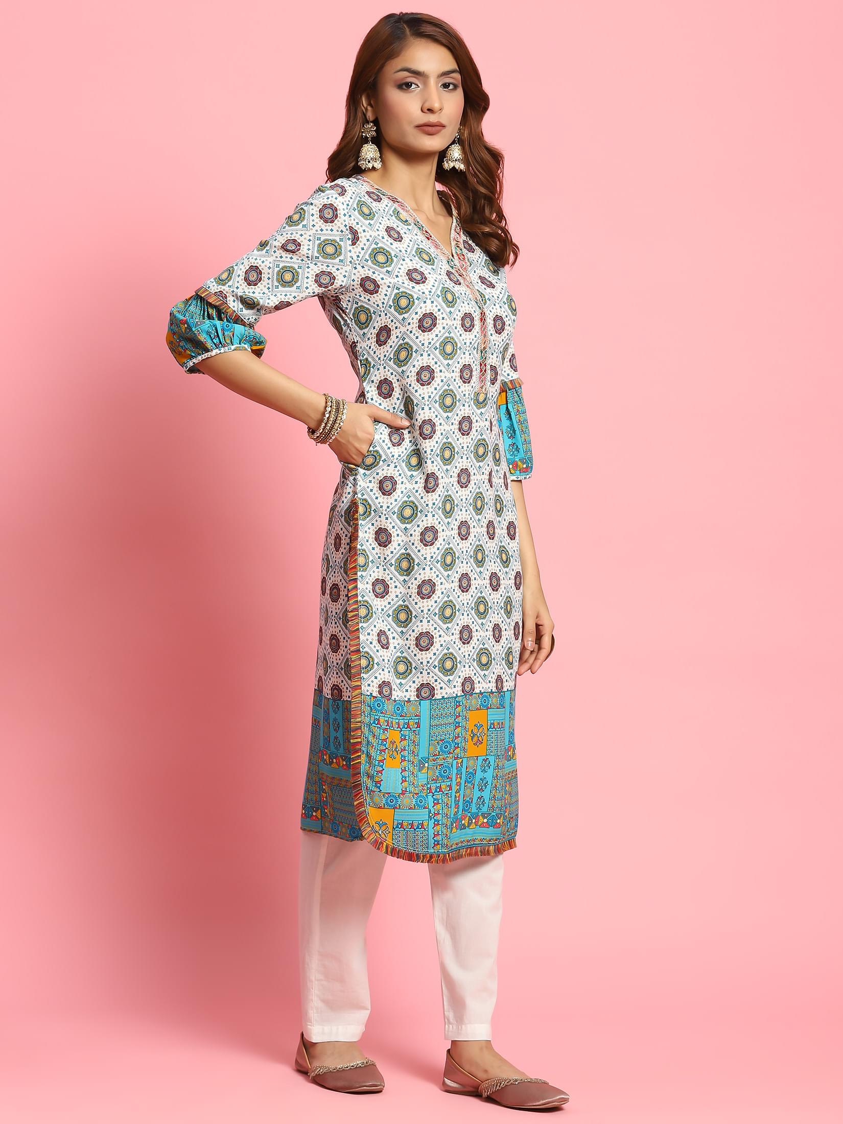 Women White Geometric Printed Kurta.