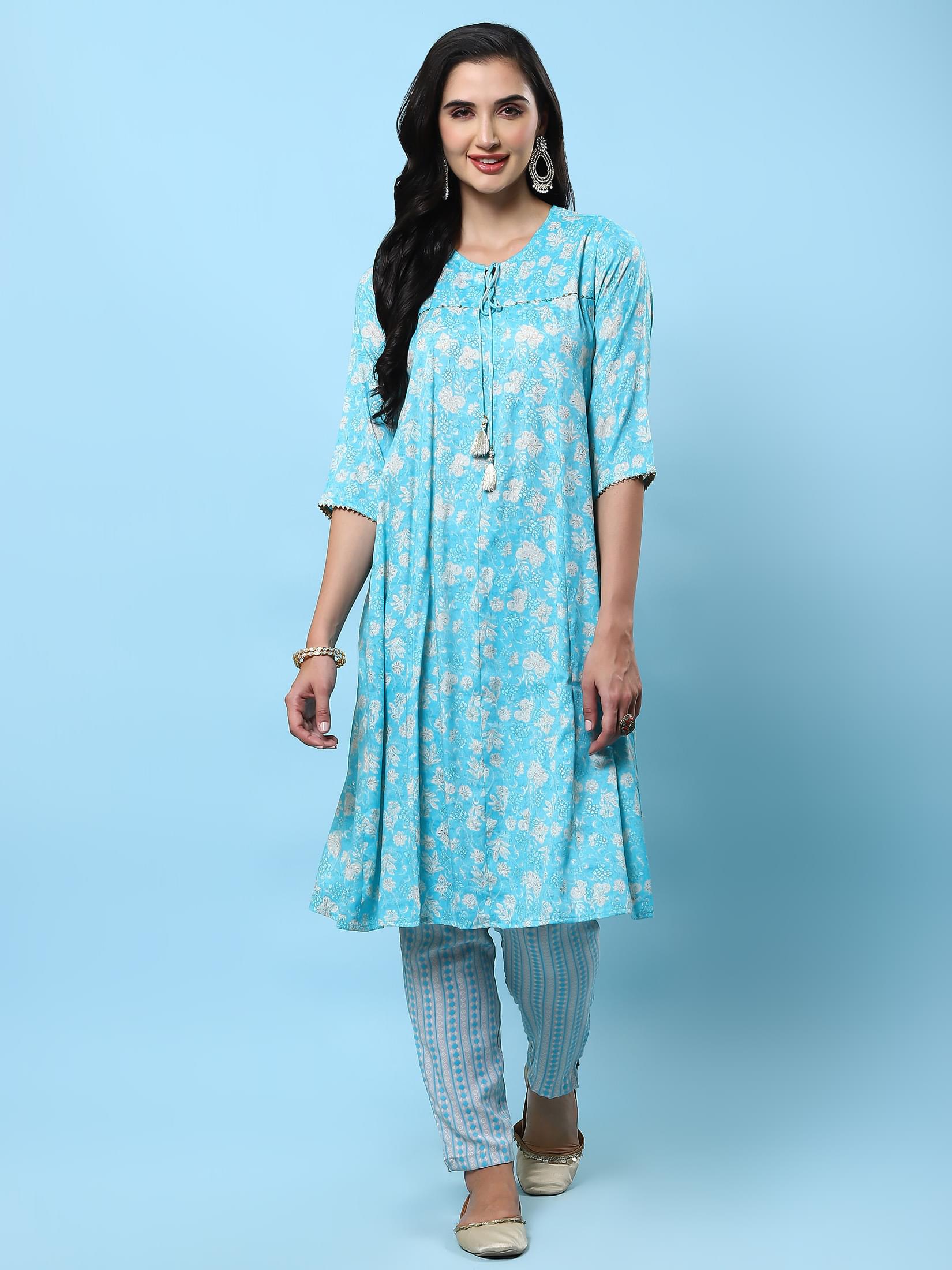 Women Blue Floral Printed Kurta With Trouser.