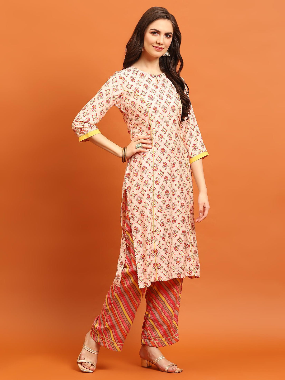 Women Coral Floral Printed Kurta Trouser Dupatta.
