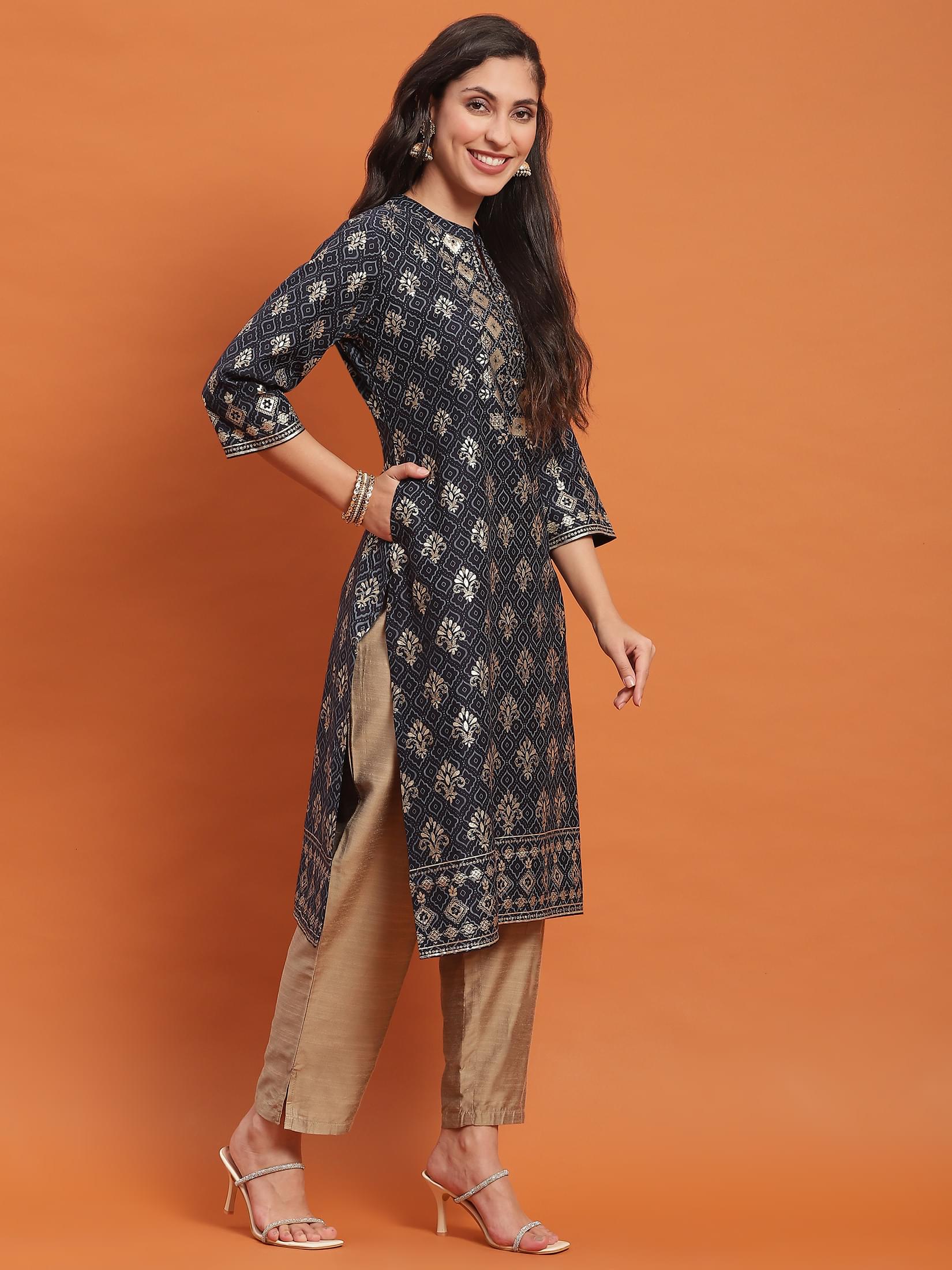 Women Navy Blue Floral Print Kurta.
