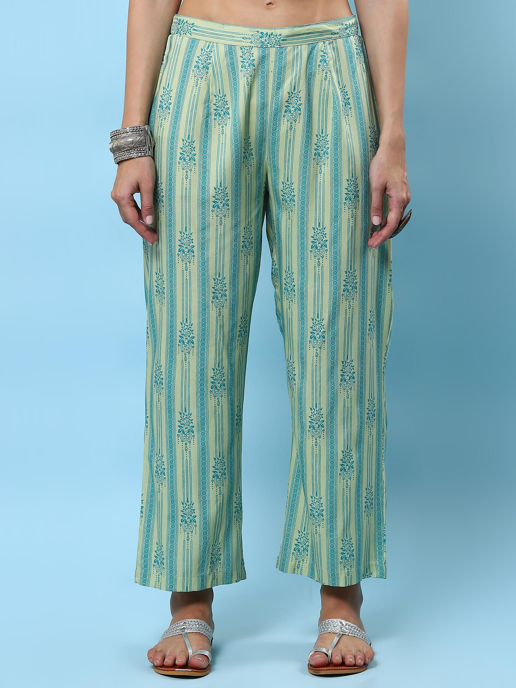 Women Green Floral Printed Kurta With Comfort Pant.