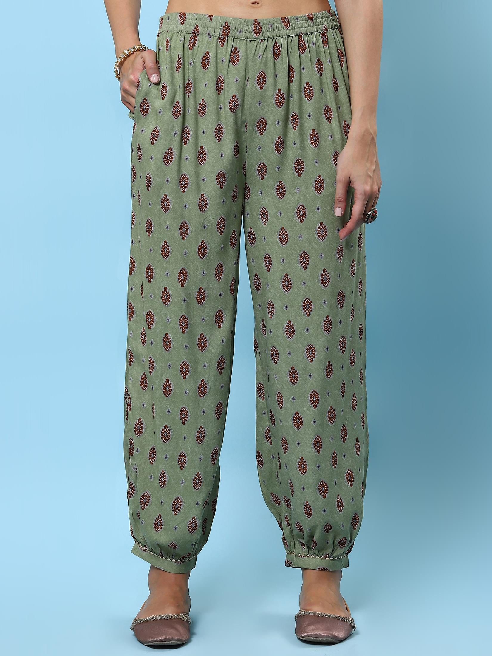 Women Green Printed Kurta With Harem Pant.