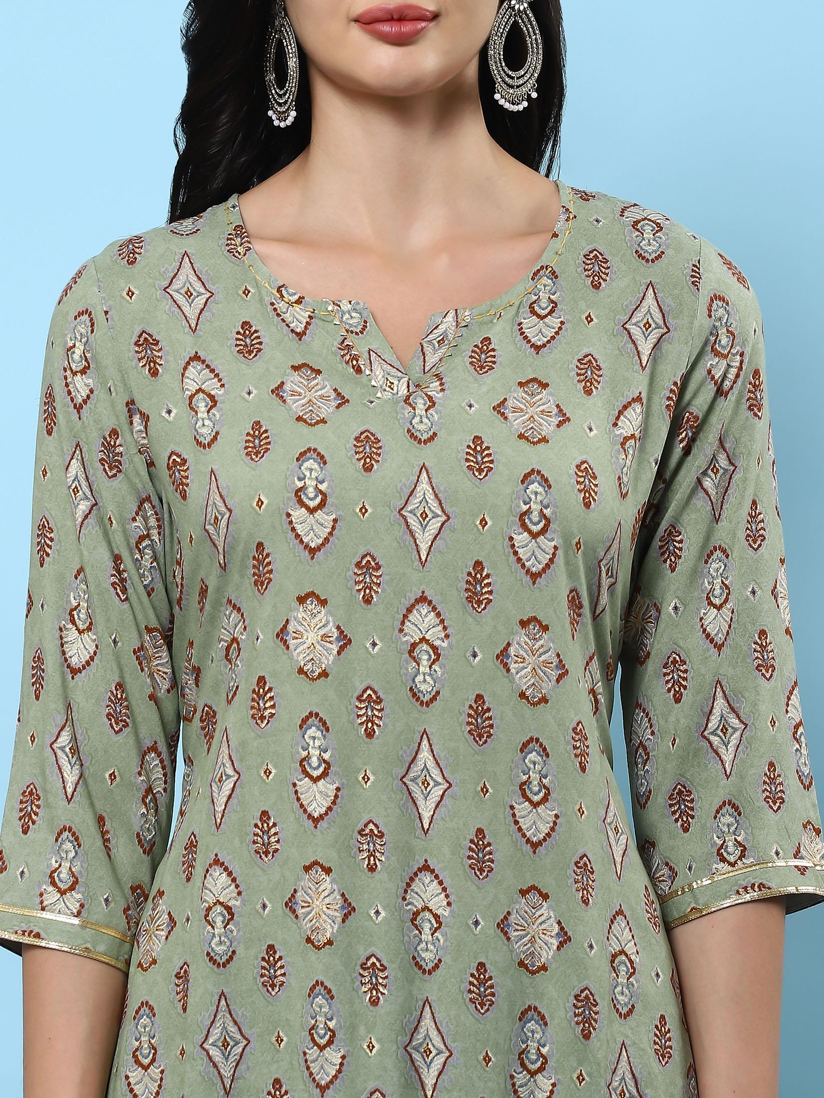 Women Green Printed Kurta With Harem Pant.