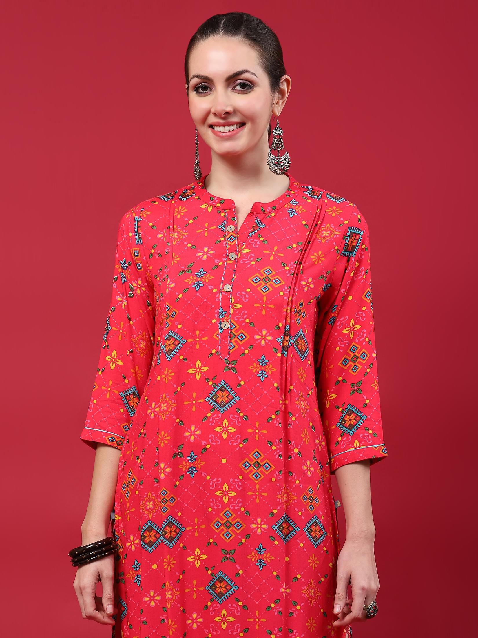Women Fuchsia Geometric Printed Kurti.