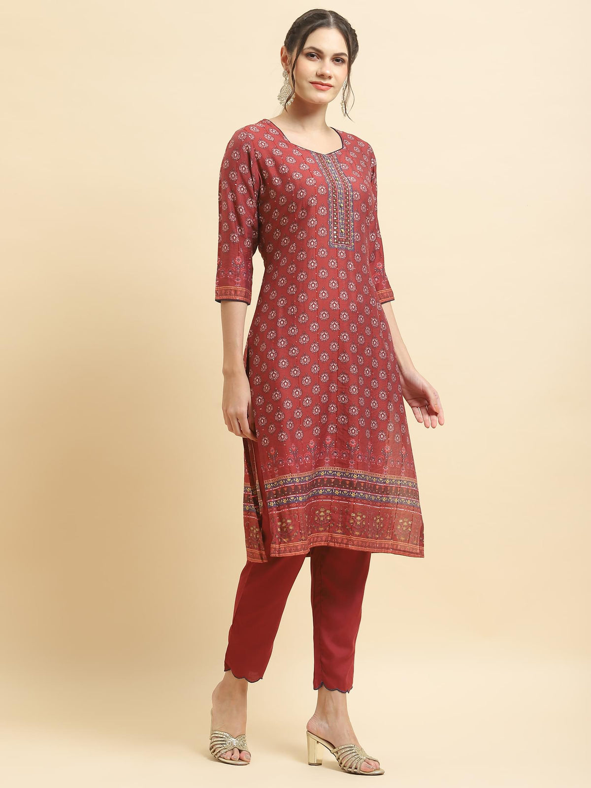 Women Muslin Maroon Floral Print Kurta Trouser Dupatta.