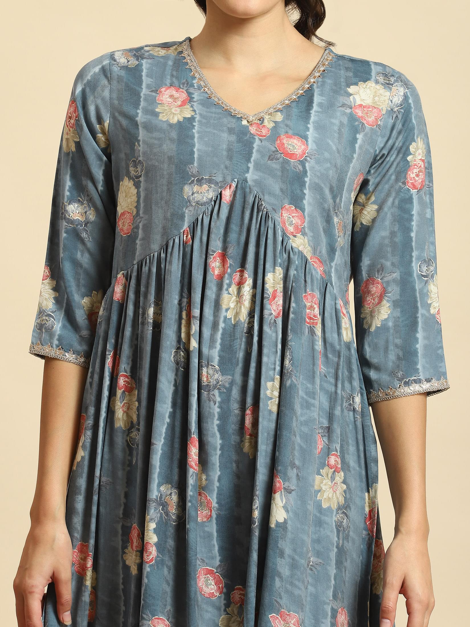Women Grey Floral Print Kurta.