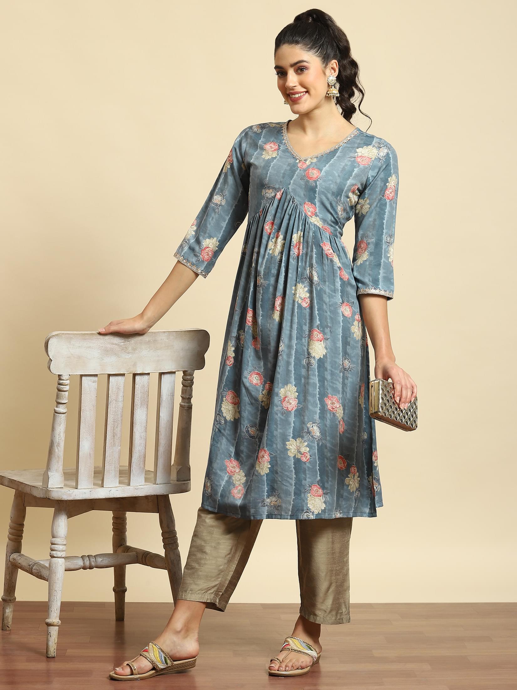 Women Grey Floral Print Kurta.