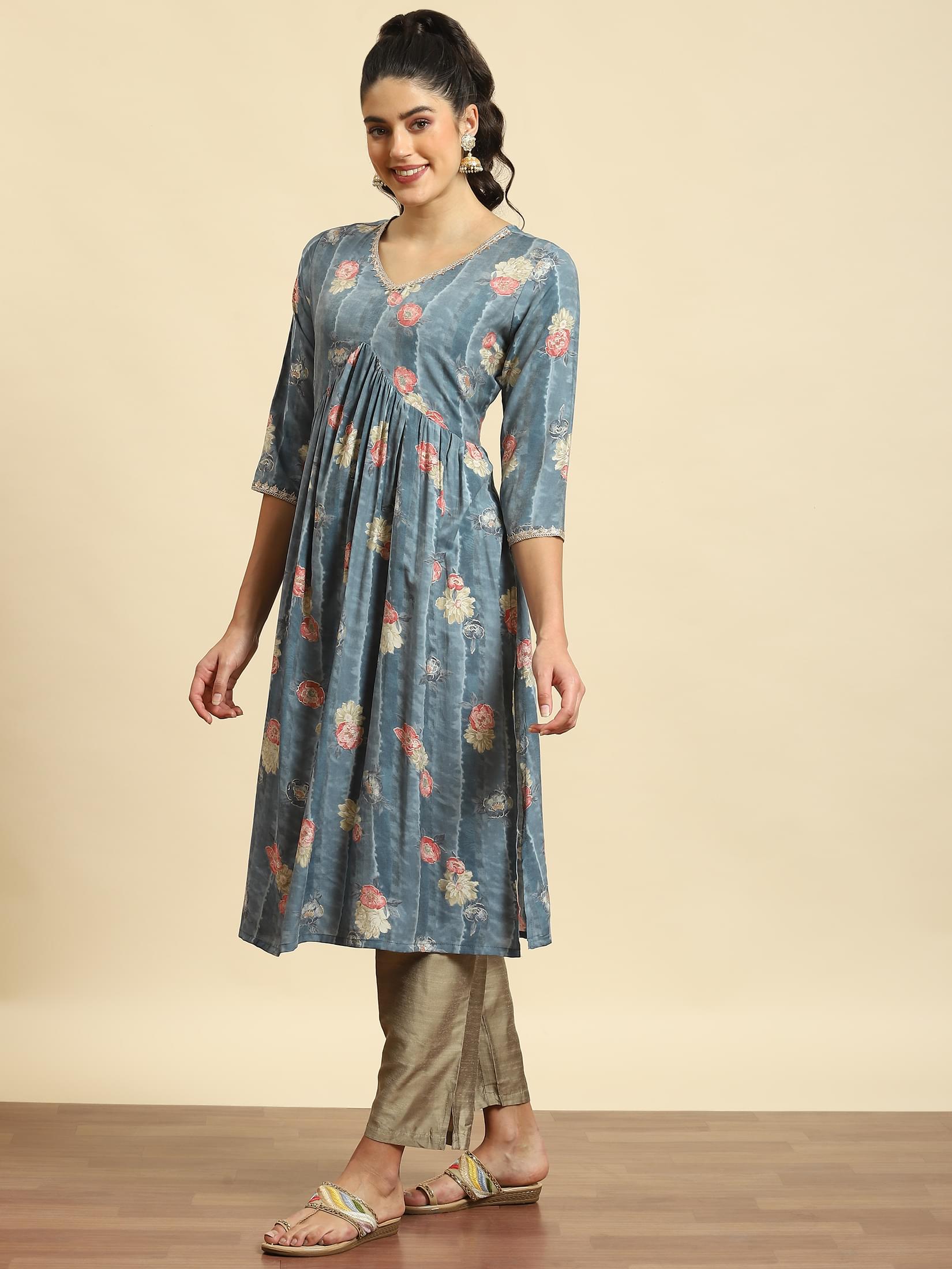 Women Grey Floral Print Kurta.