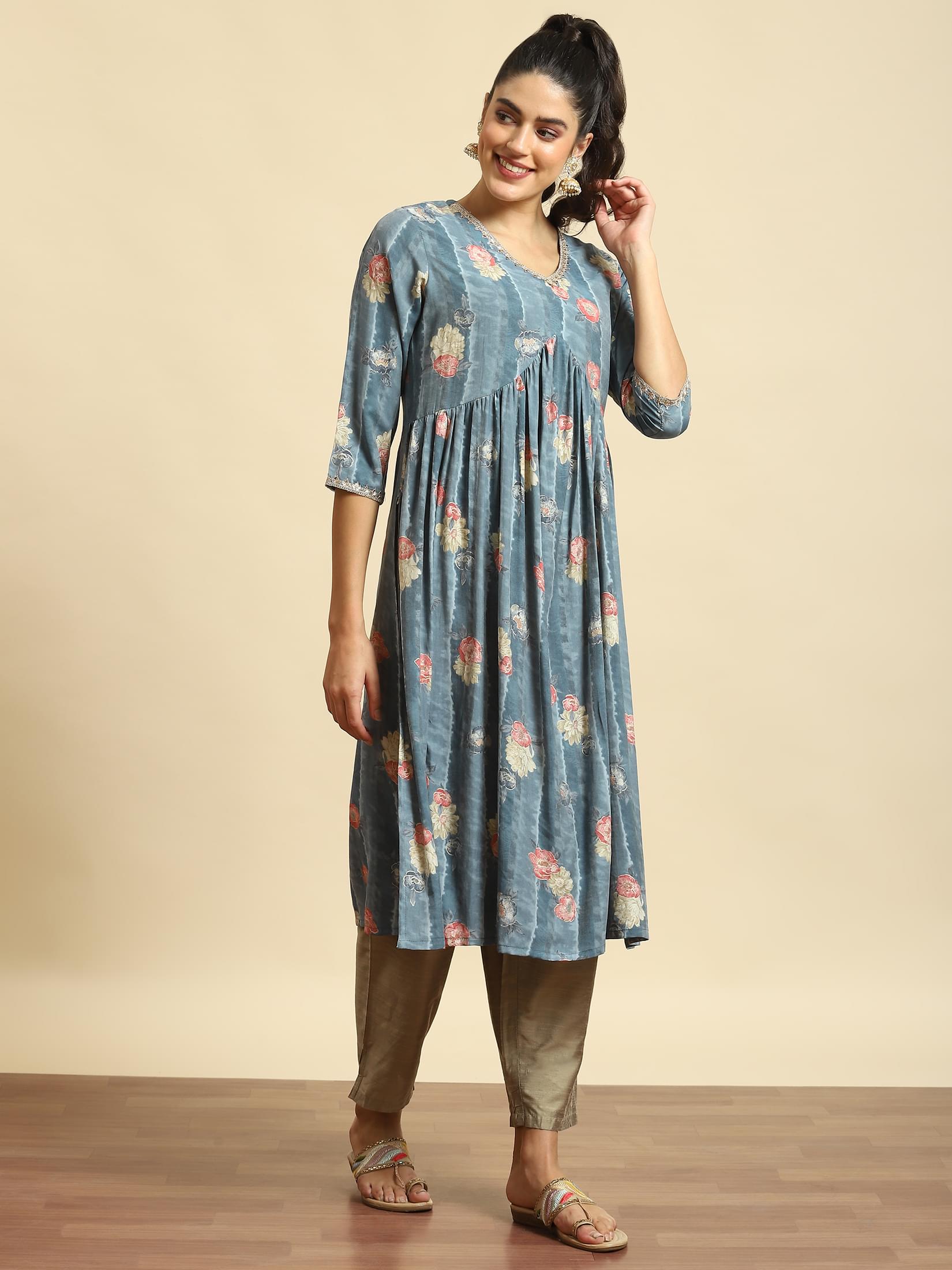 Women Grey Floral Print Kurta.