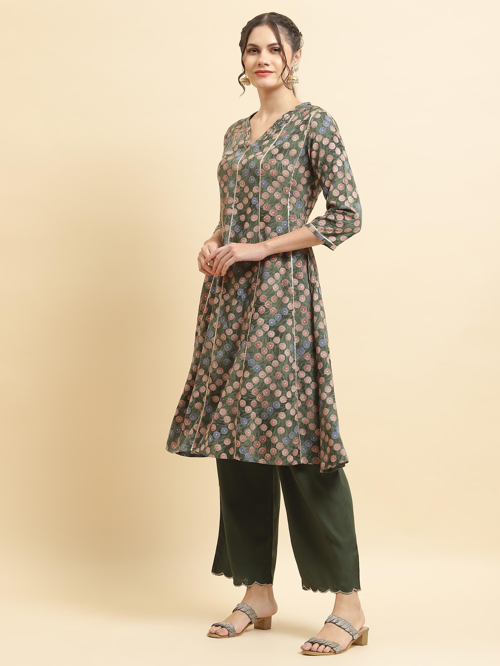 Women Liva Rayon Olive Geometric Print Kurta With Comfort Pant.