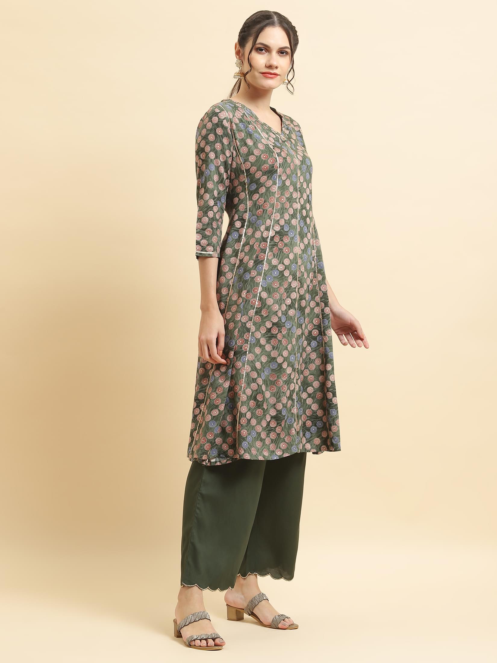 Women Liva Rayon Olive Geometric Print Kurta With Comfort Pant.