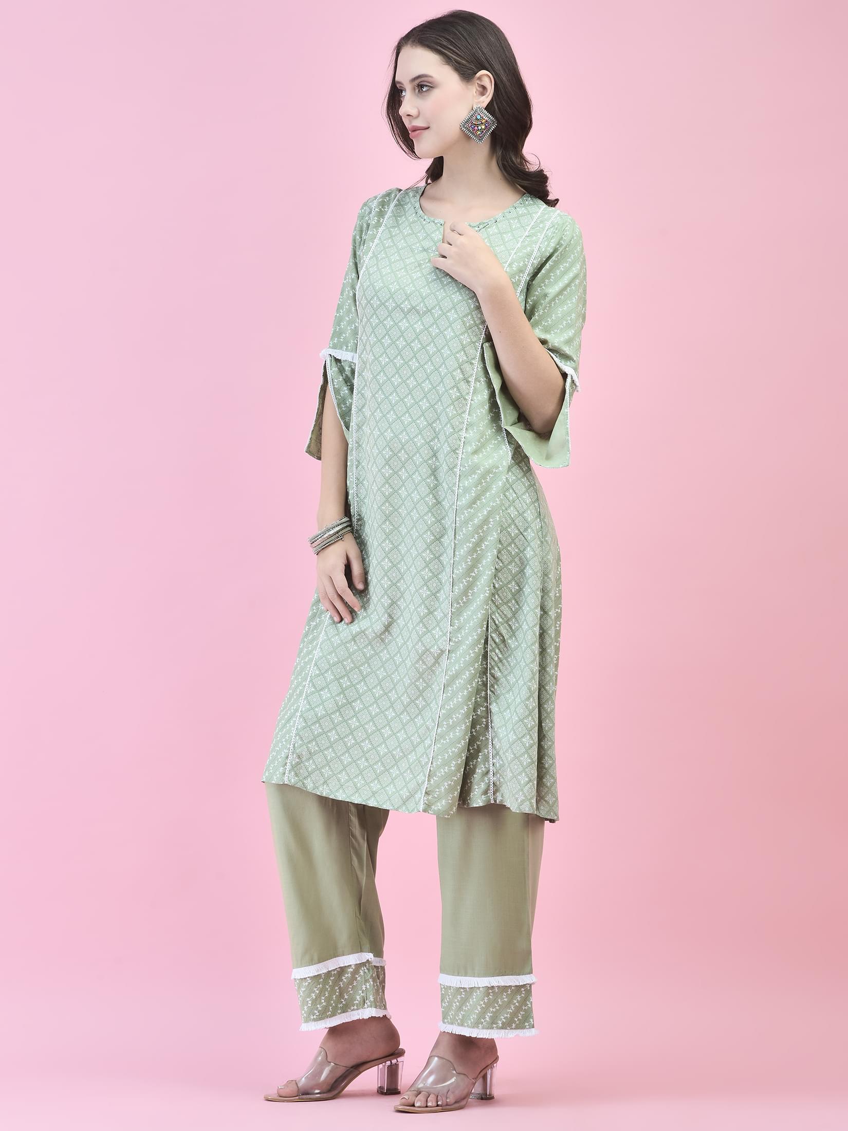 Women Liva (Rayon) Green Geometric Print Kurta With Comfort Pant.