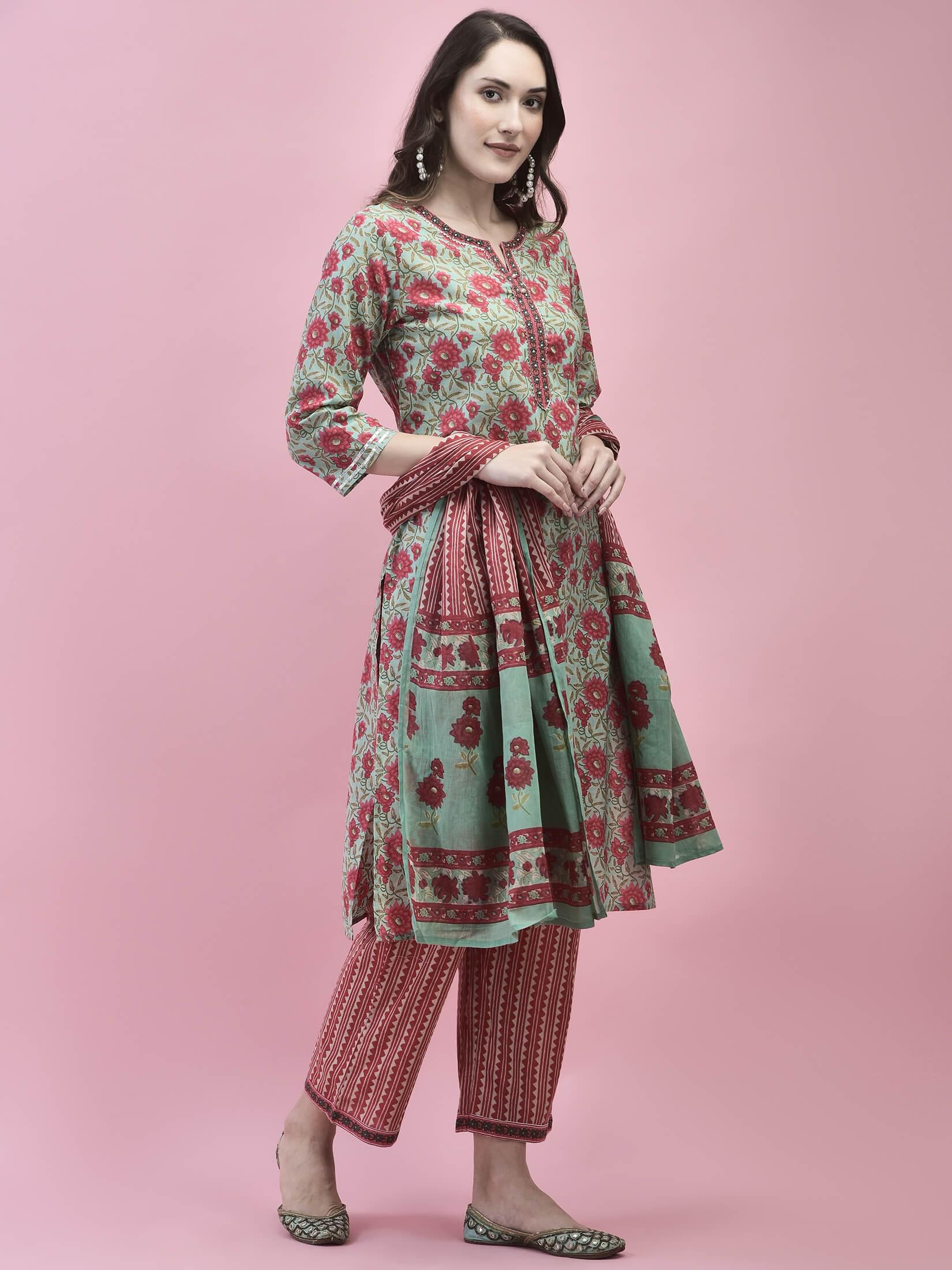 Women Cotton Green Floral Print Kurta Comfort Pant Dupatta.
