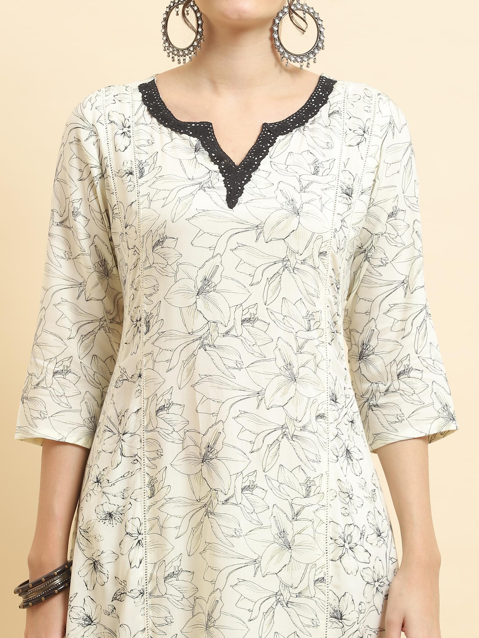 Women Liva Rayon Off White Floral Print Kurta With Comfort Pant.