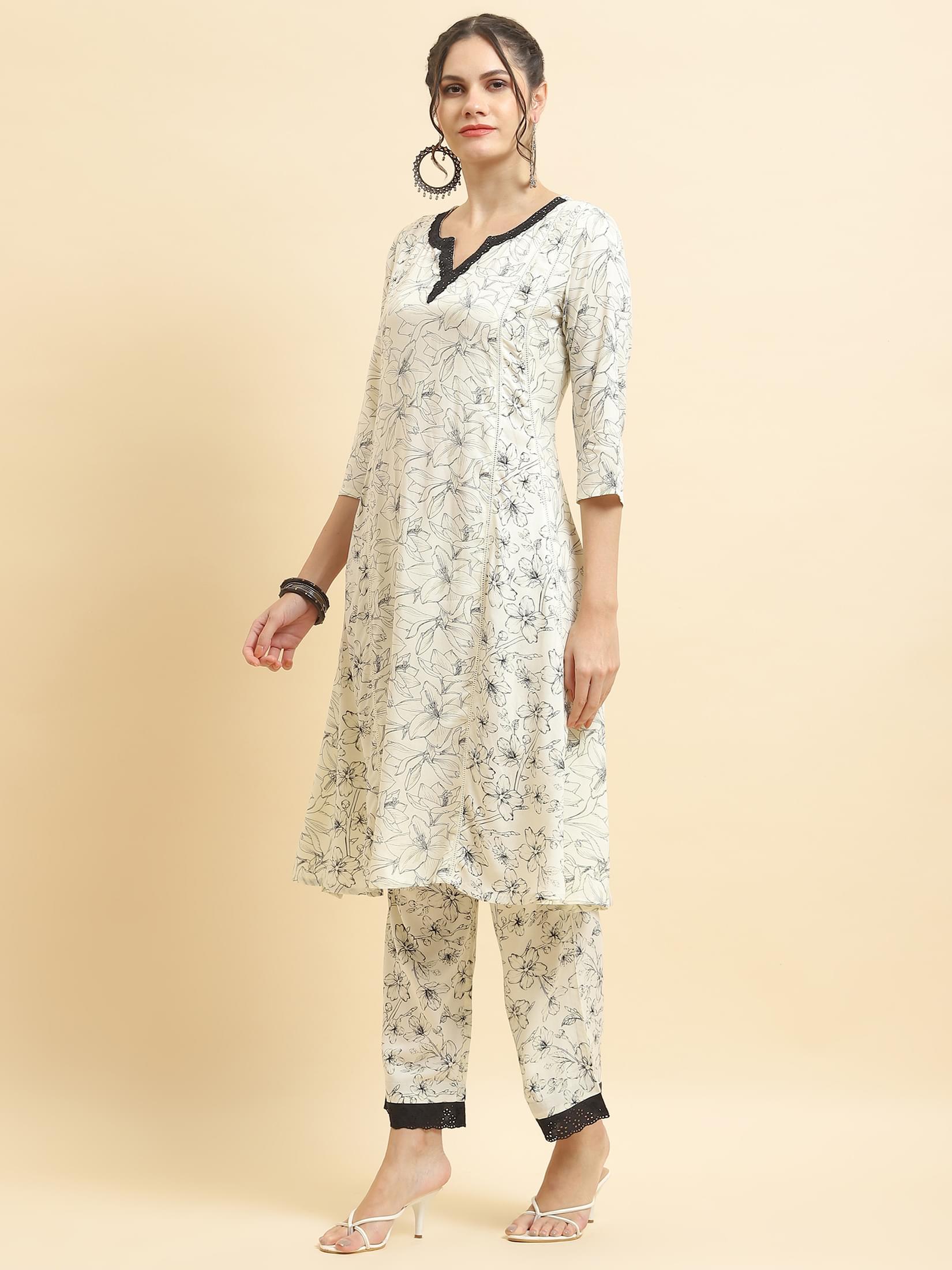Women Liva Rayon Off White Floral Print Kurta With Comfort Pant.