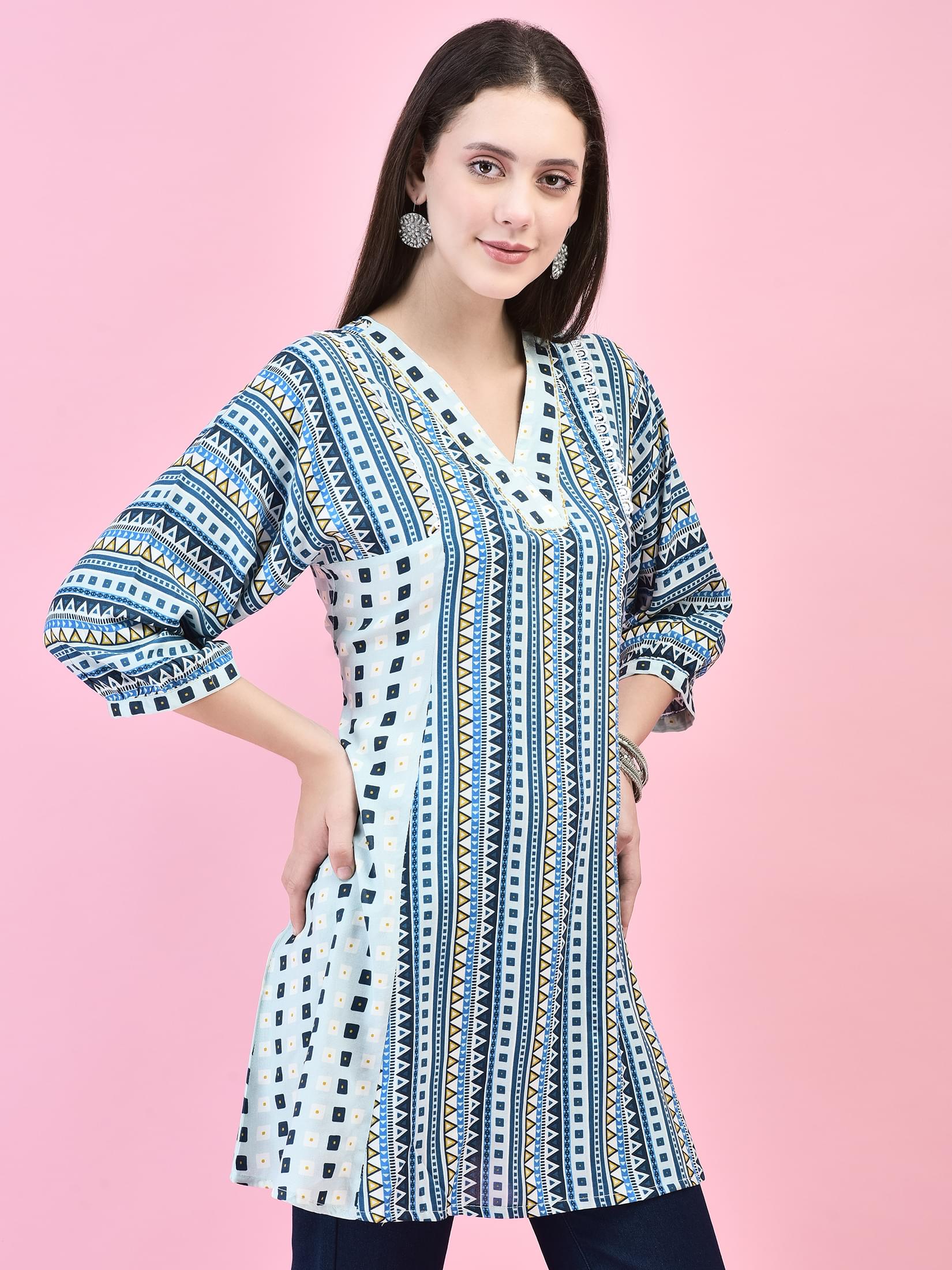 Women Liva (Rayon) Blue Geometric Print Tunic.