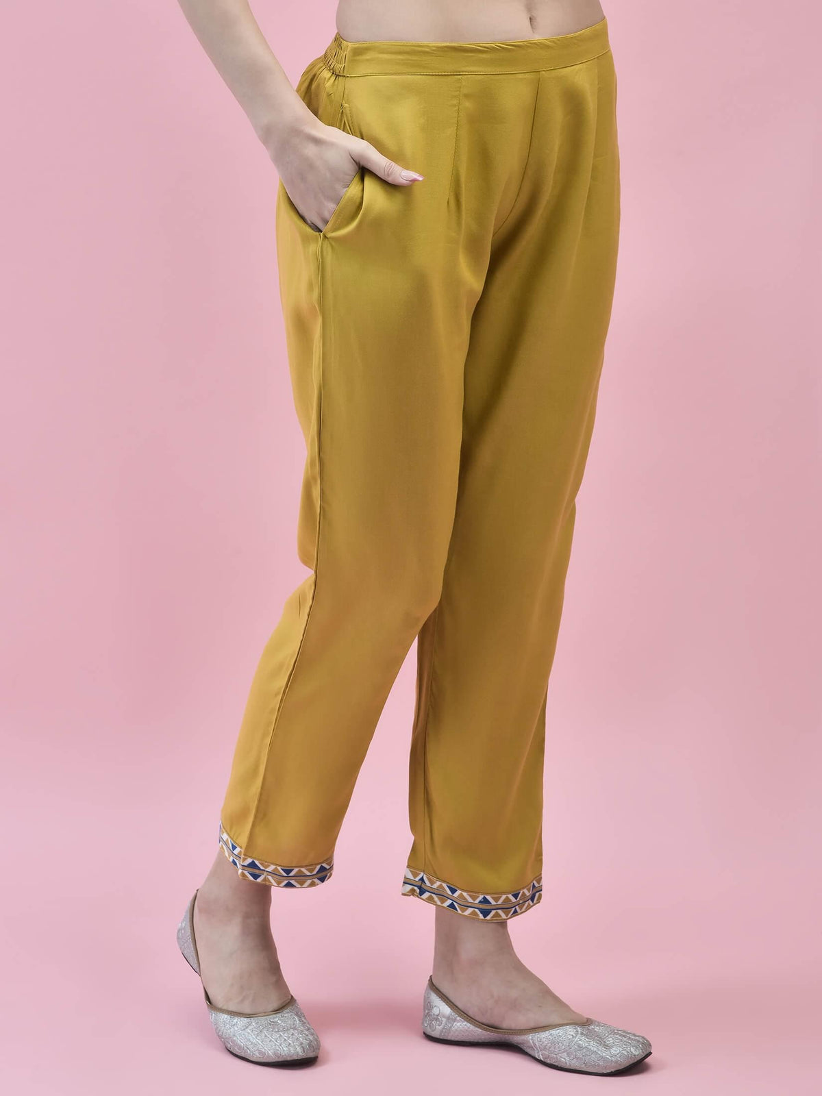 Women Muslin White Floral Print Kurta Trouser Dupatta.