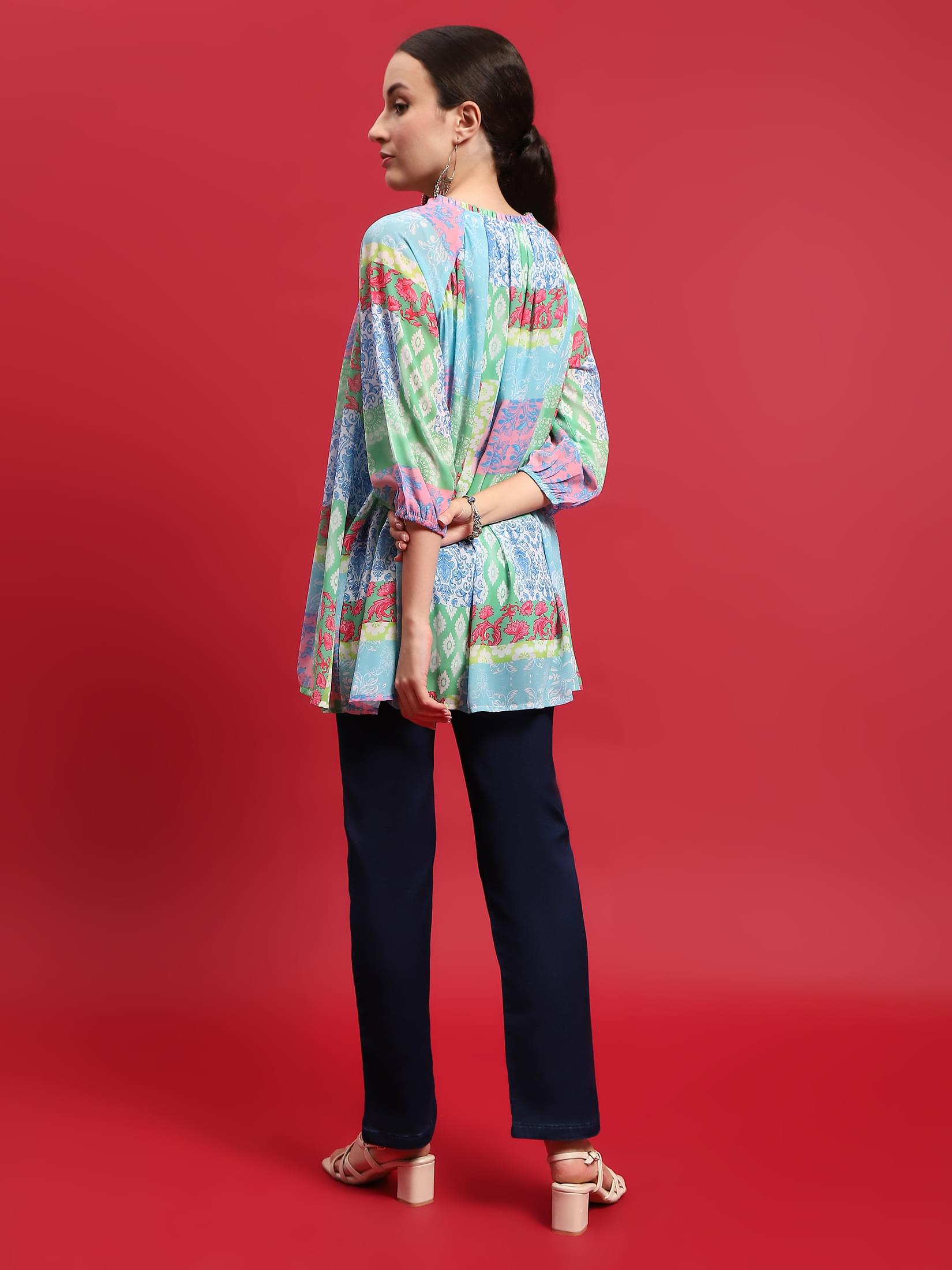 Women Georgette Multicolor Abstract Print Tunic.