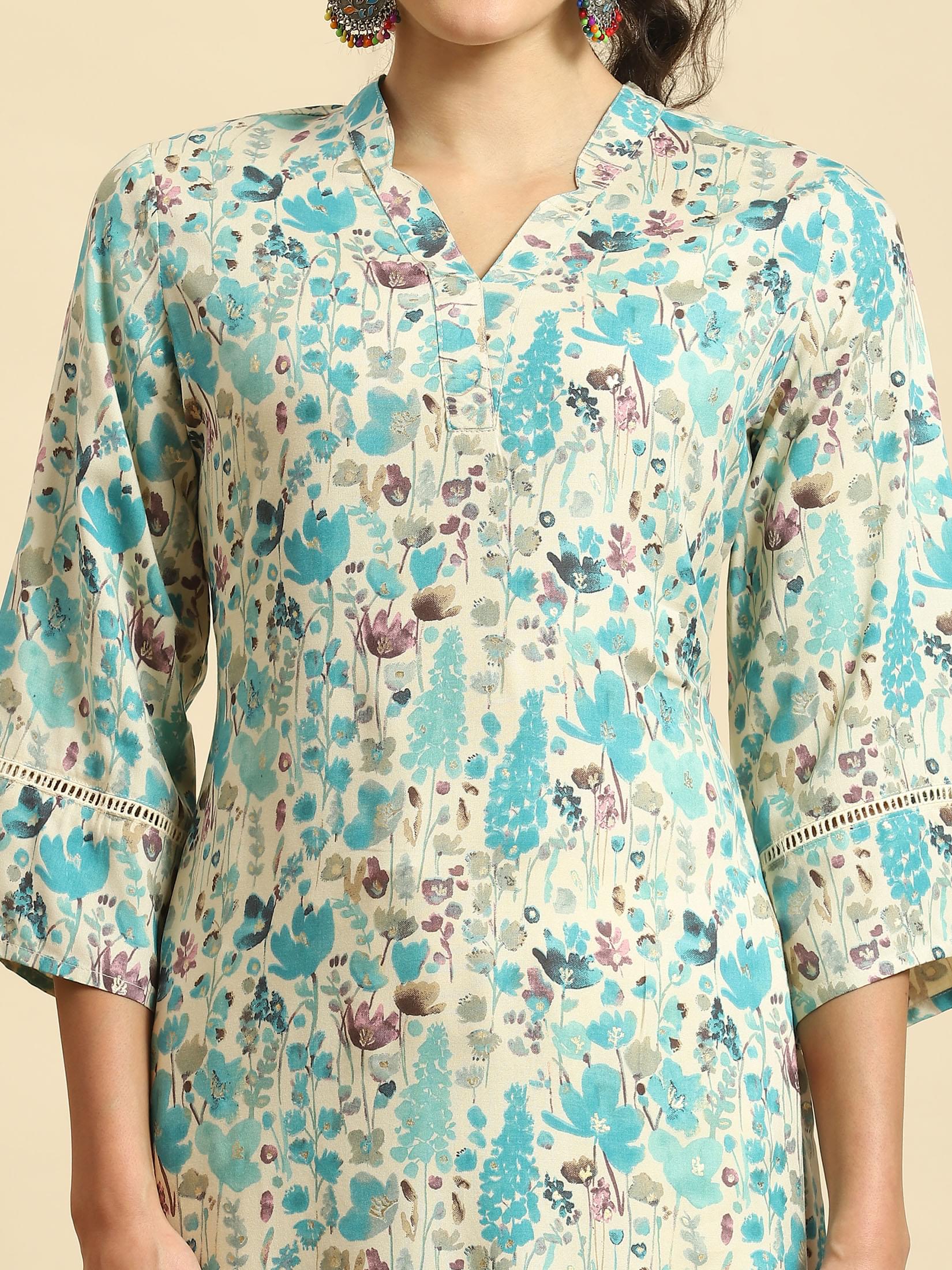 Women Blue Floral Print Kurti.