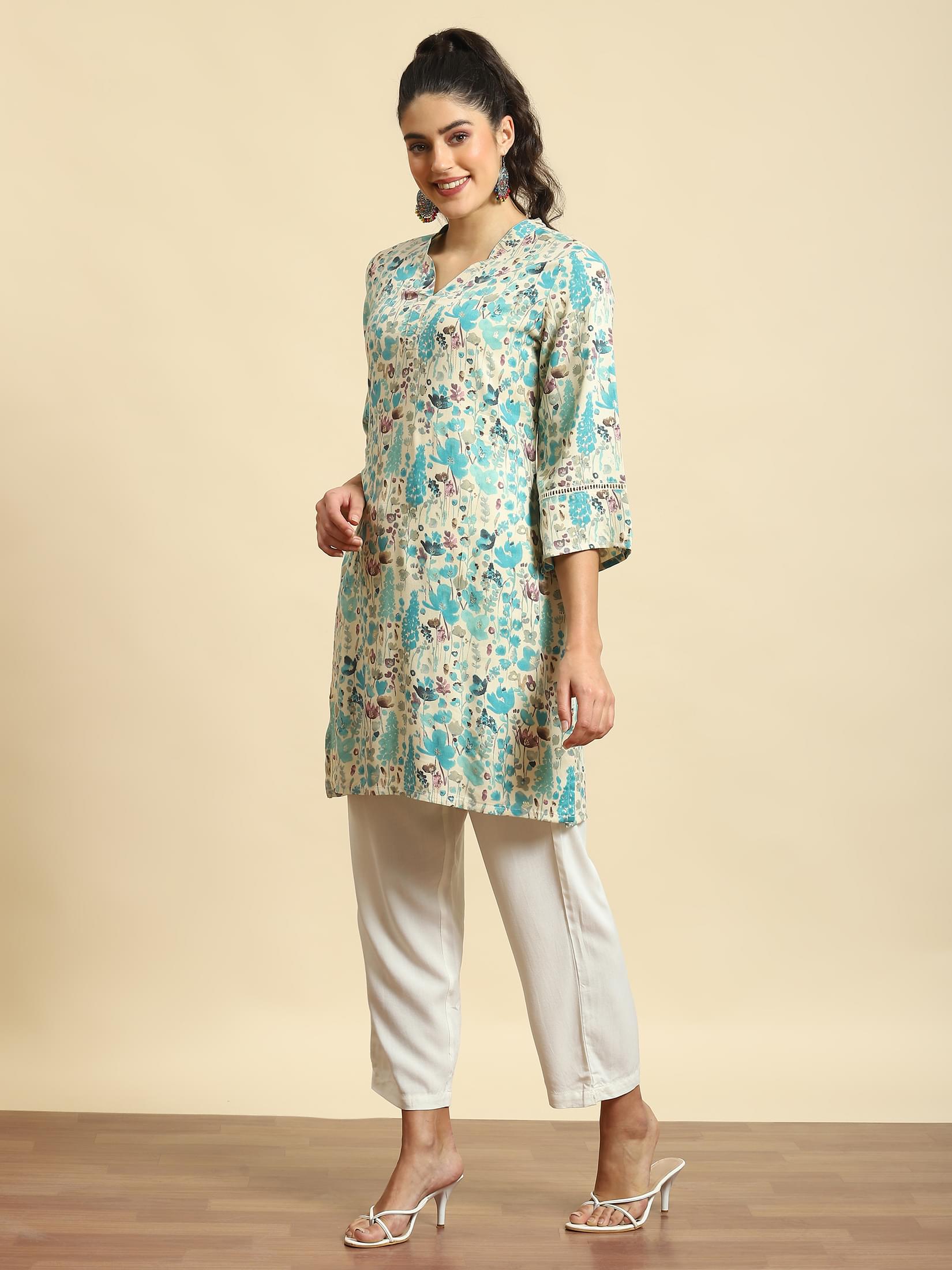 Women Blue Floral Print Kurti.