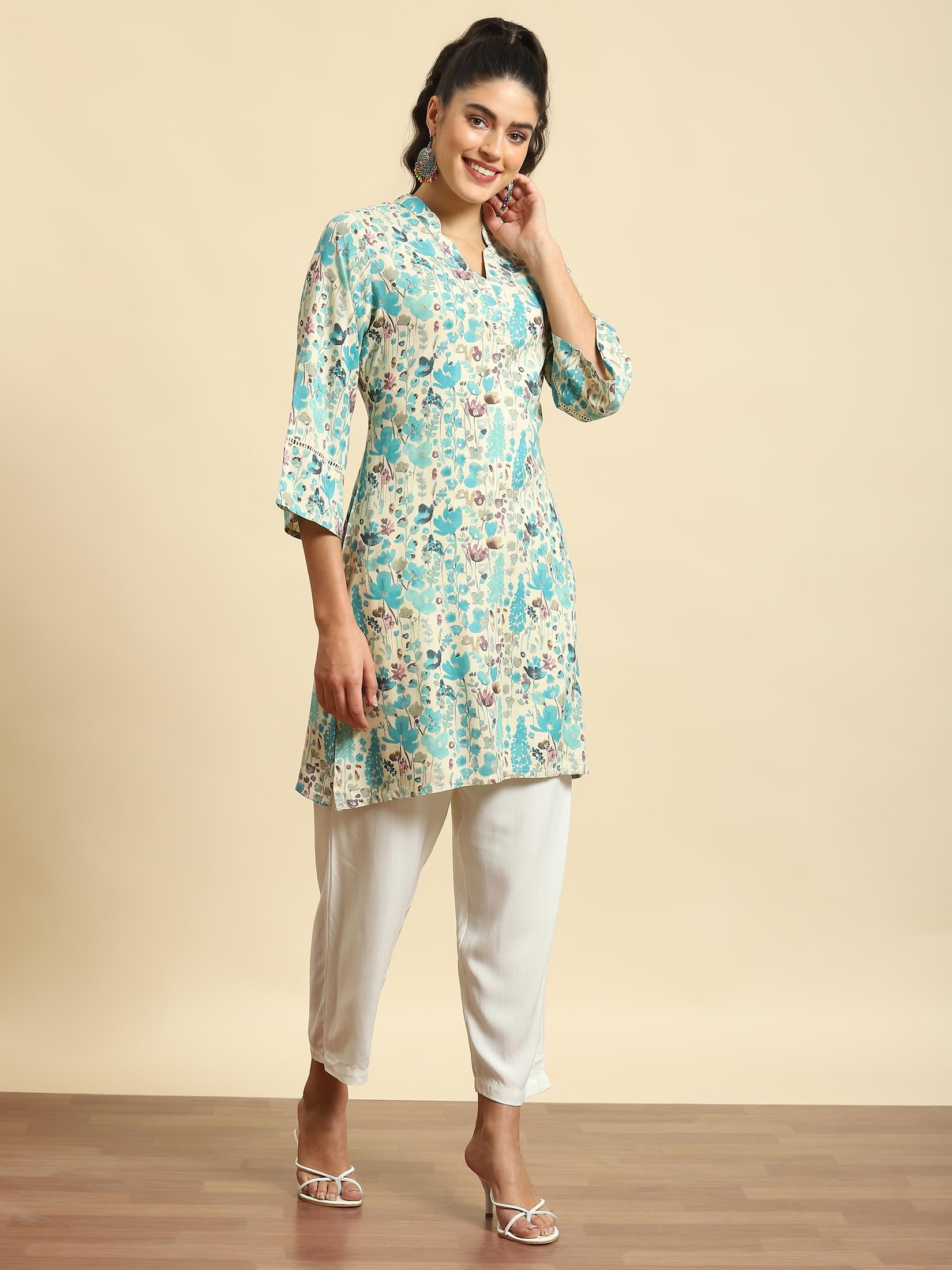 Women Blue Floral Print Kurti.