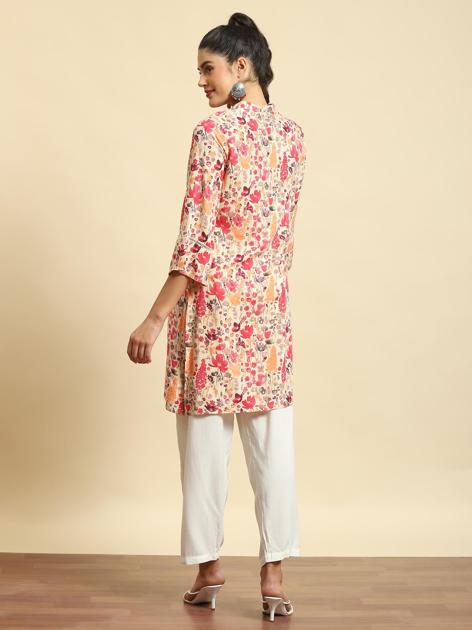 Women Pink Floral Print Kurti.