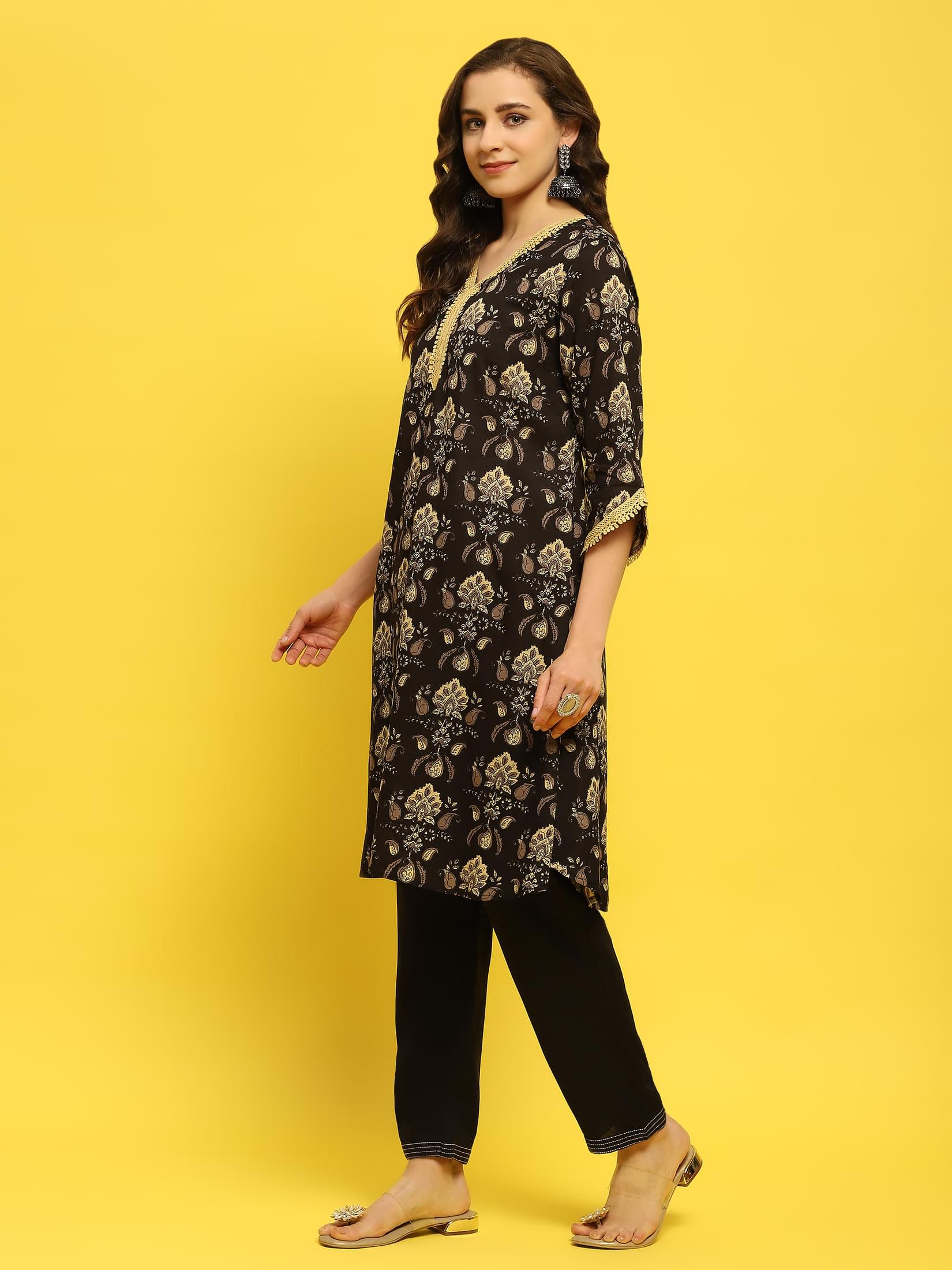 Women Cotton Black Floral Print Kurta With Trouser.