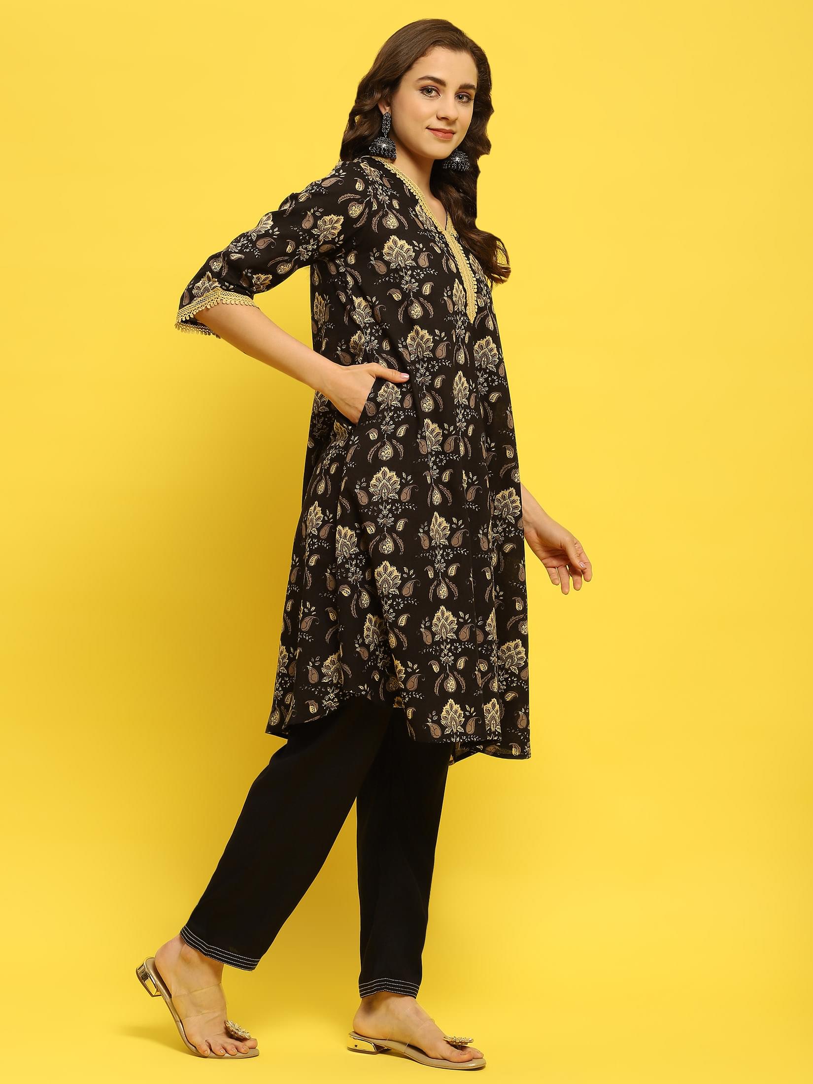 Women Cotton Black Floral Print Kurta With Trouser.