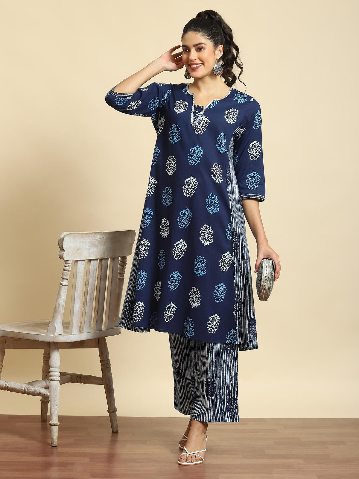 Women Navy Blue Geometric Print Kurta With Comfort Pant.