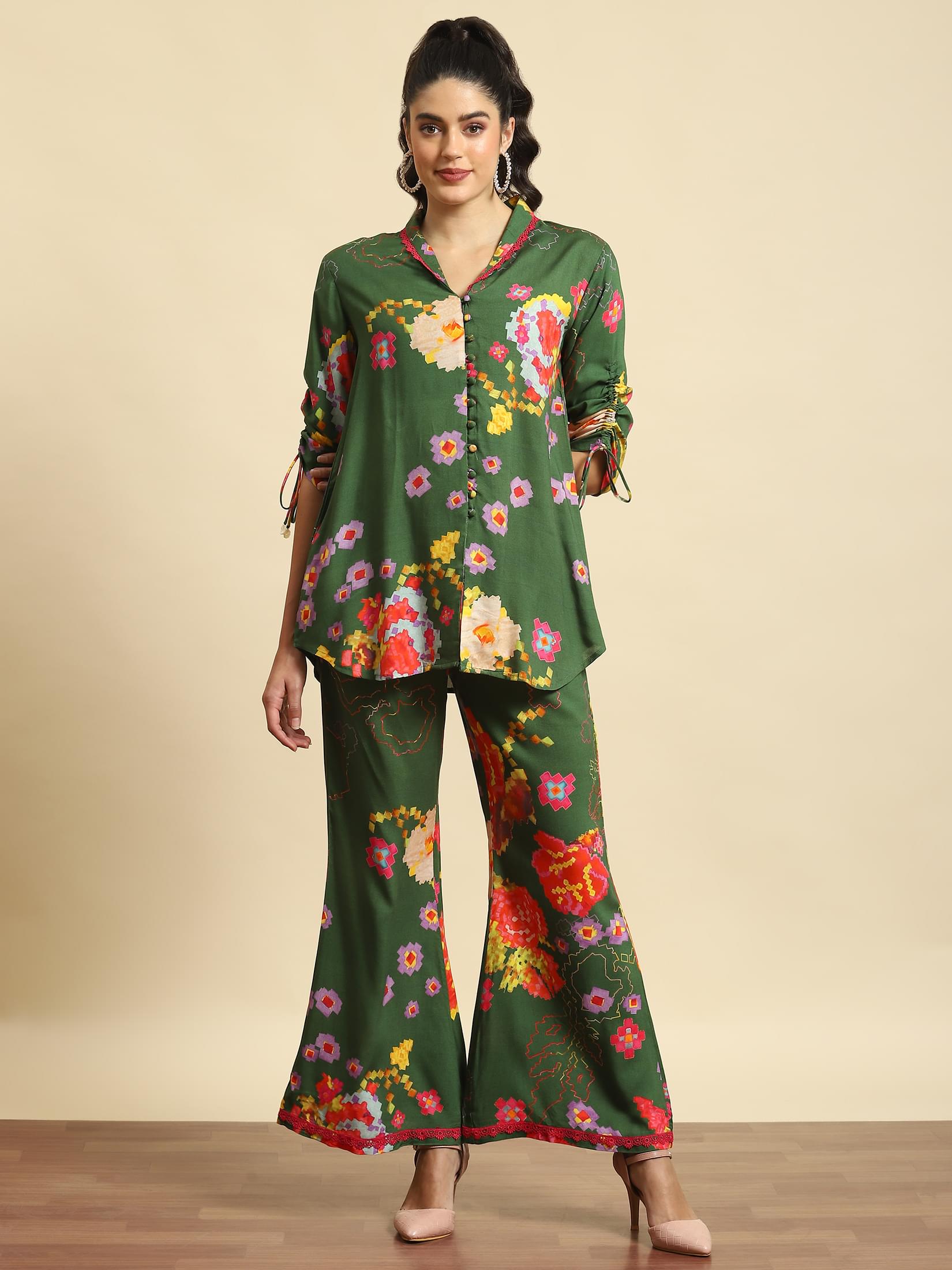 Women Green Geometric Print Co-Ord Set.