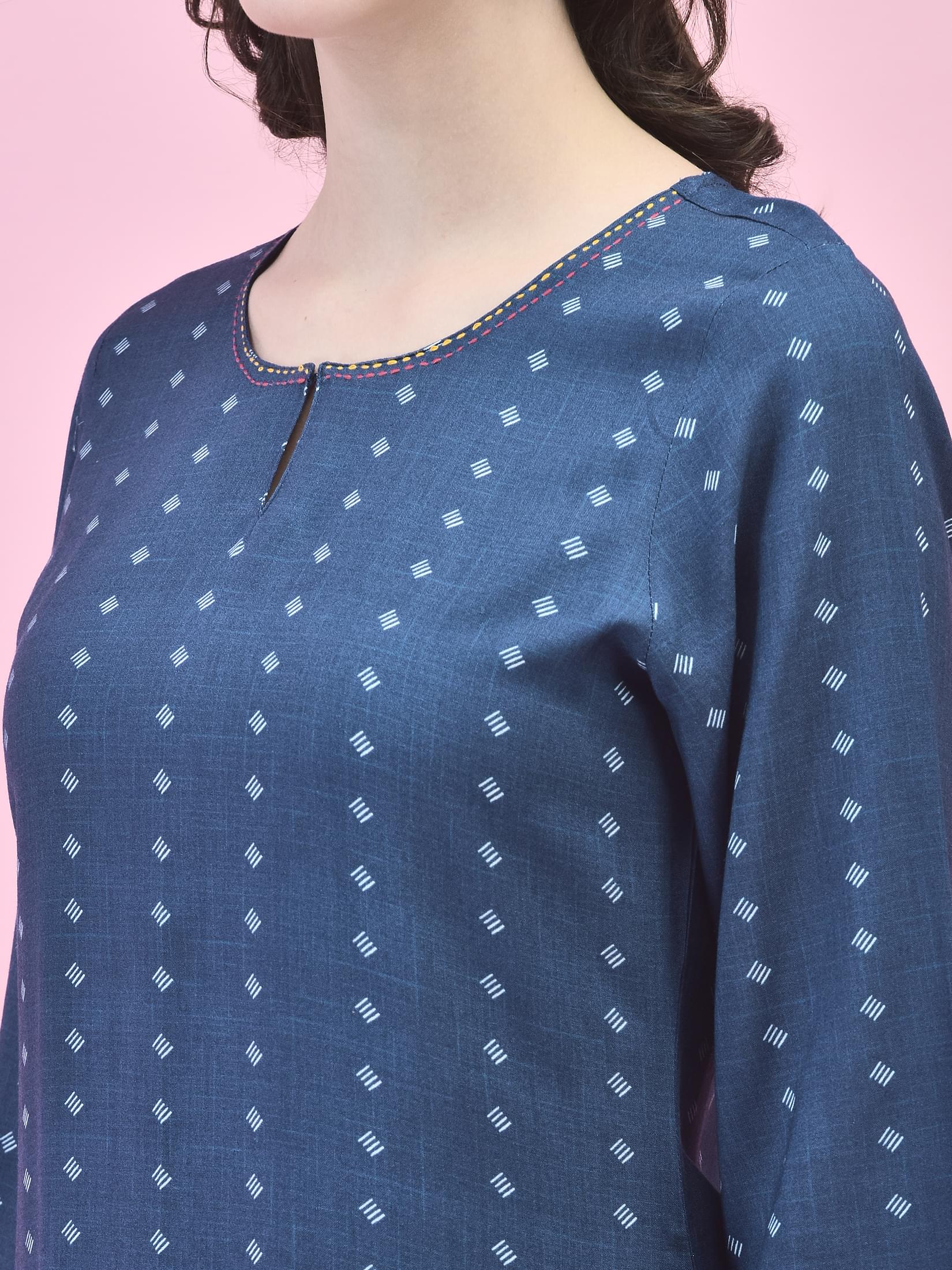 Women Liva (Rayon) Navy Blue Geometric Print Kurta.