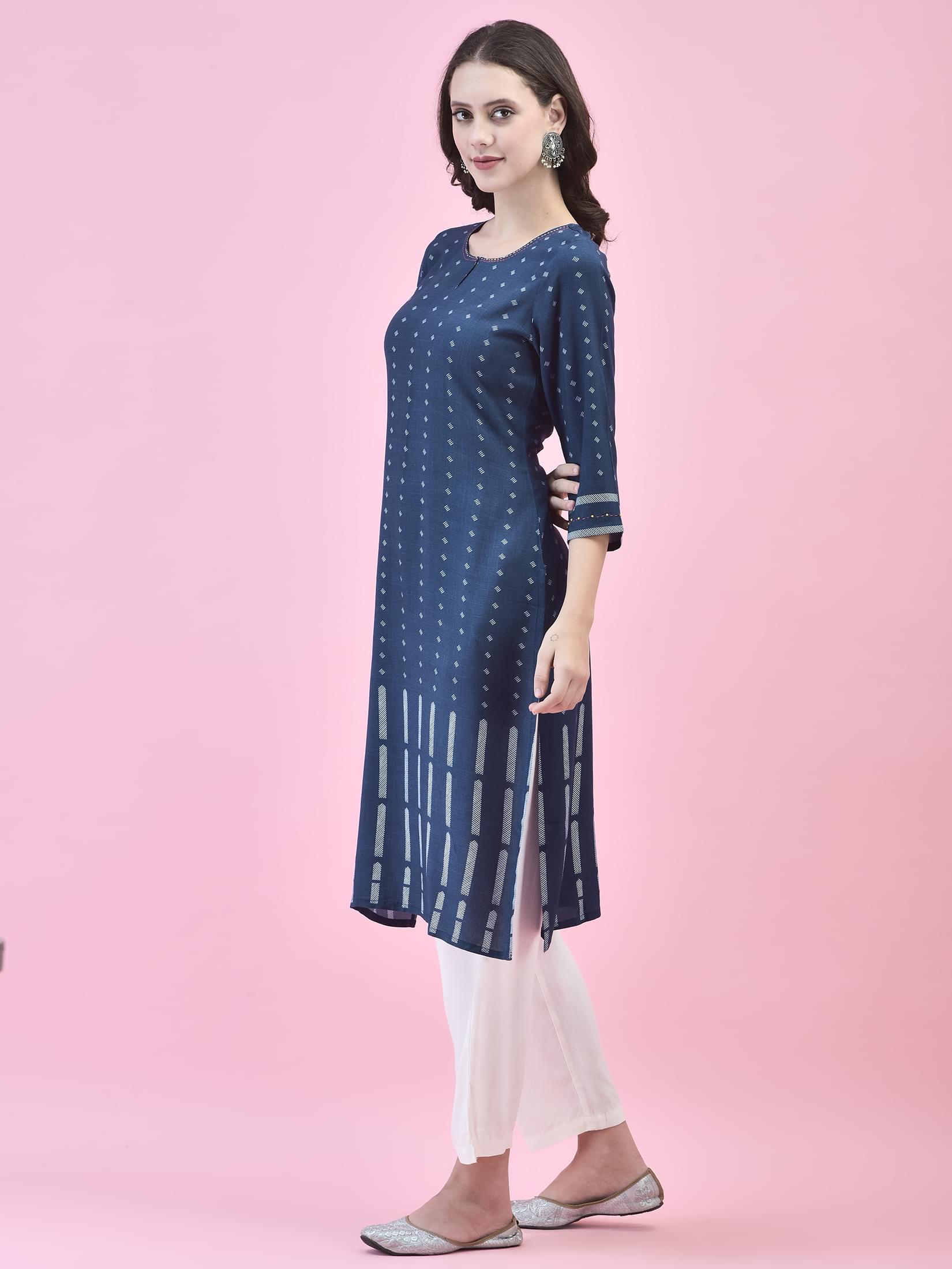 Women Liva (Rayon) Navy Blue Geometric Print Kurta.