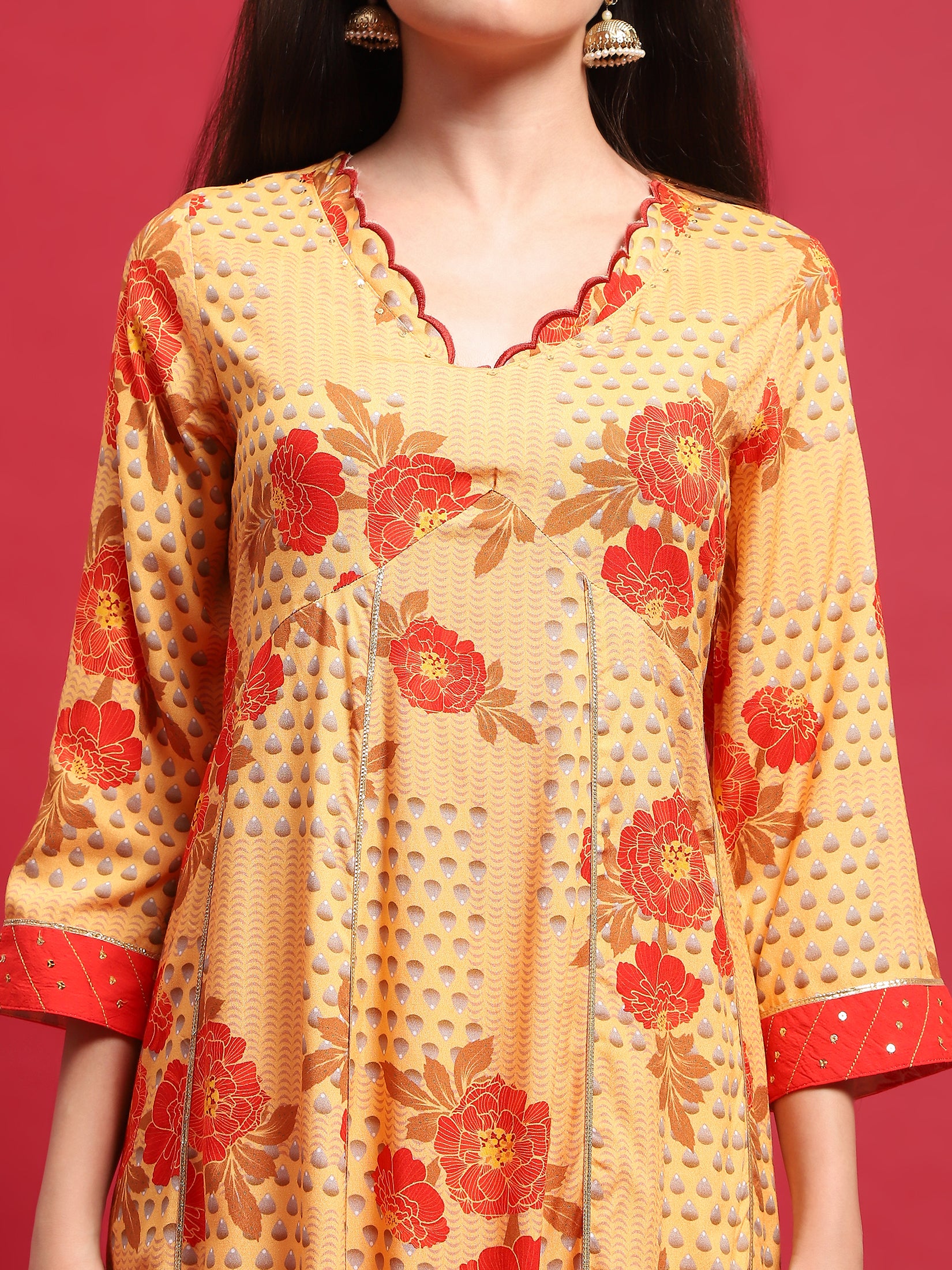 12197YELLOW_closer_cd85c305-a99d-461e-bdea-5701fe4f261c