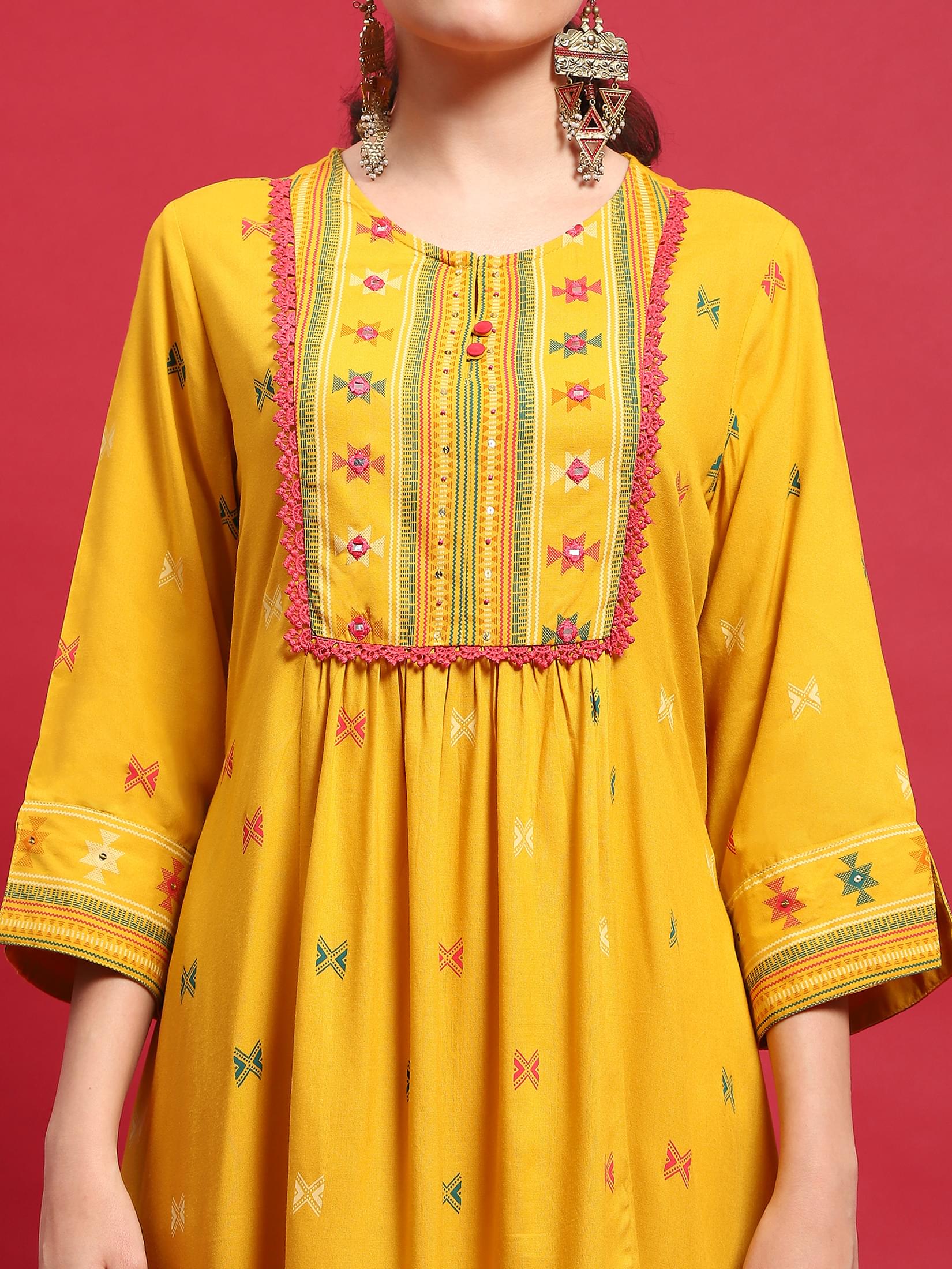 Women Liva Rayon Mustard Geometric Print Kurta With Comfort Pant.