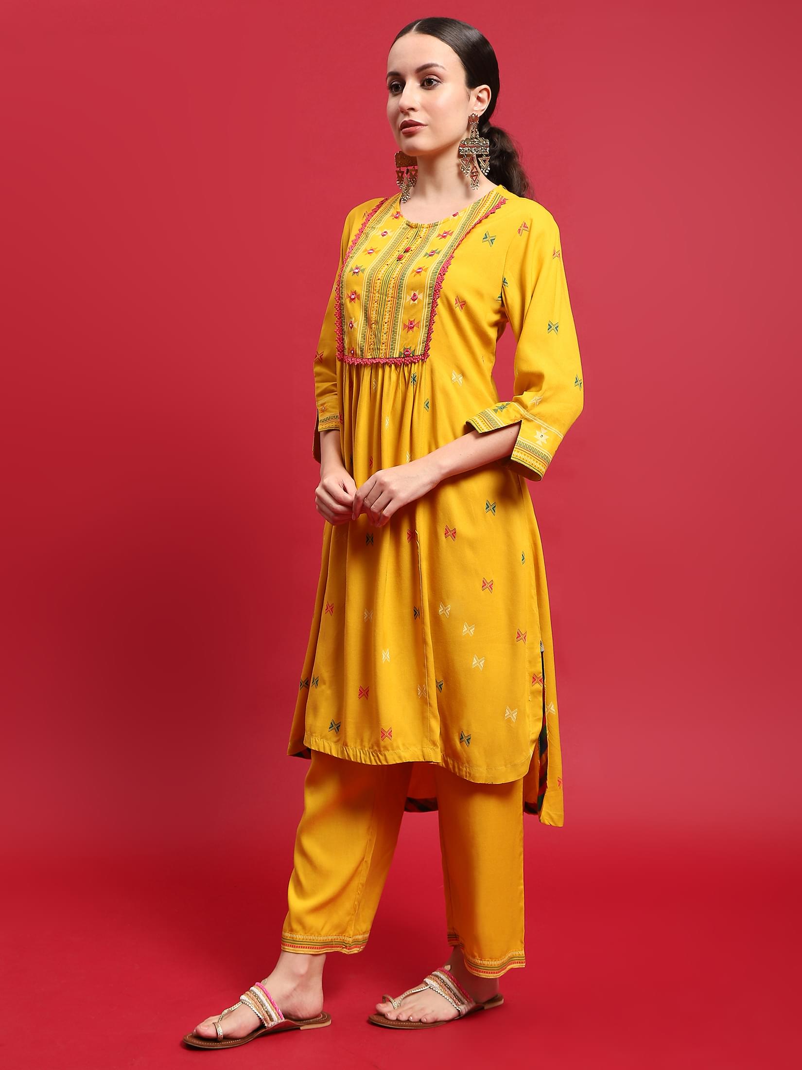 Women Liva Rayon Mustard Geometric Print Kurta With Comfort Pant.