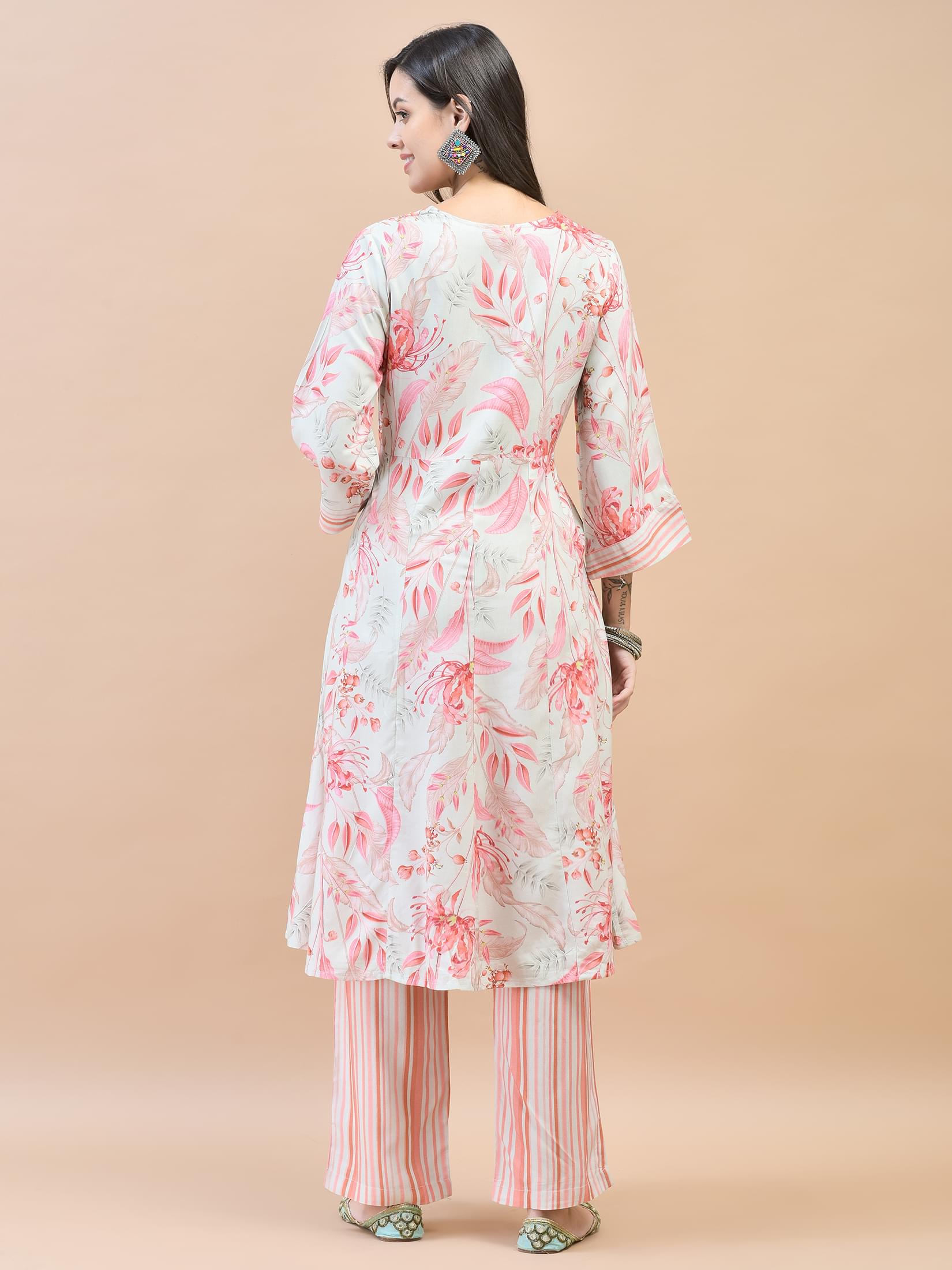 Women Liva (Rayon) Green Floral Print Kurta With Comfort Pant.