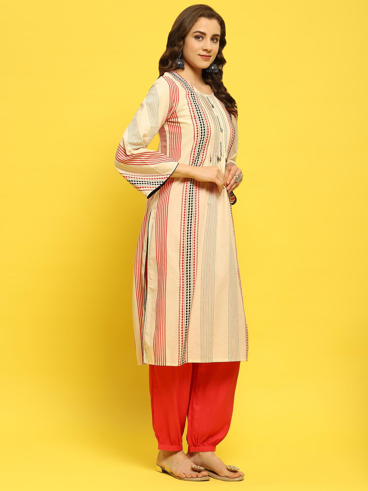 Women Cotton Off White Yarn Dyed Kurta With Harem Pant.