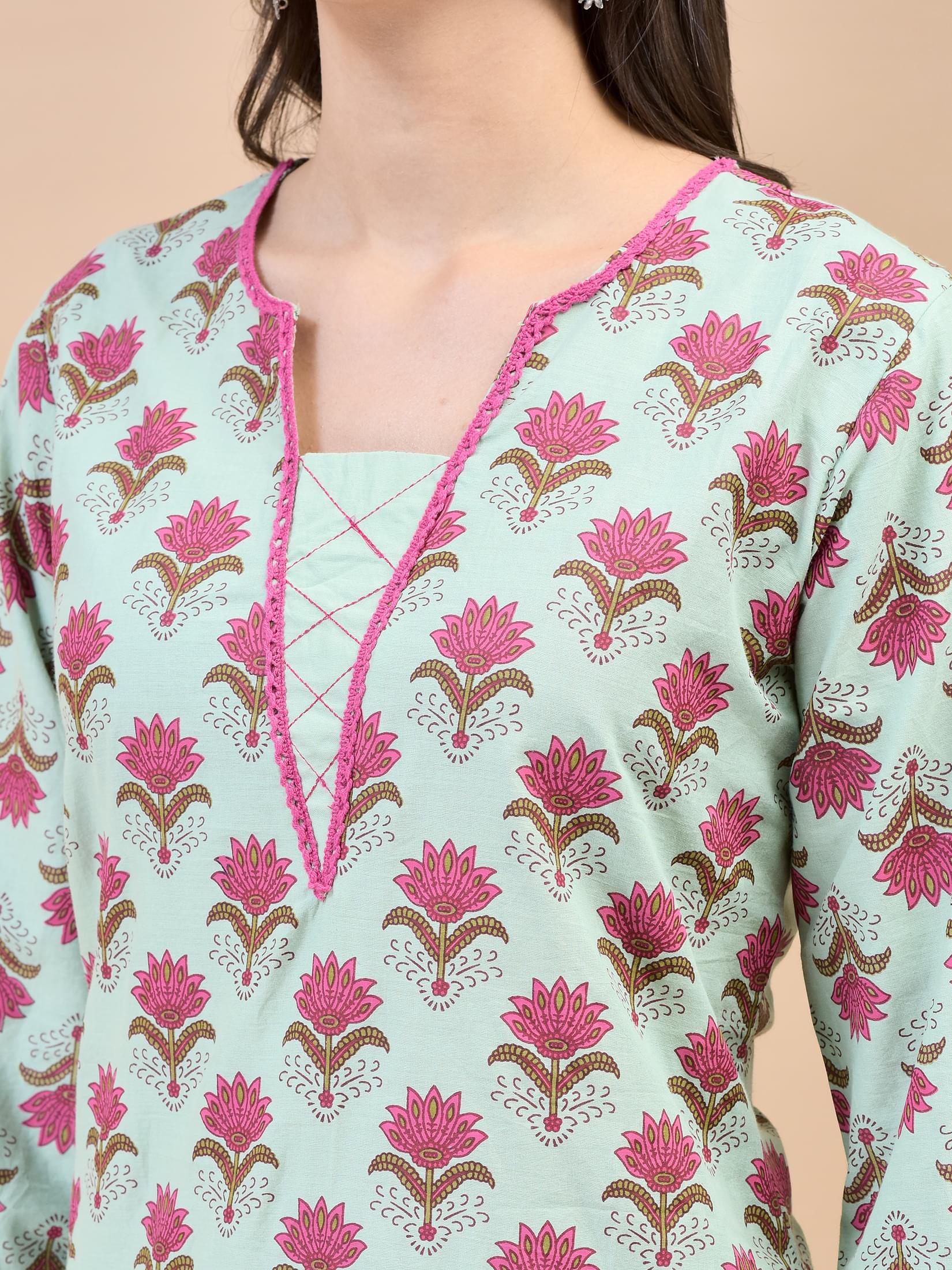 12231SAGEGREENPINK_closer.jpg